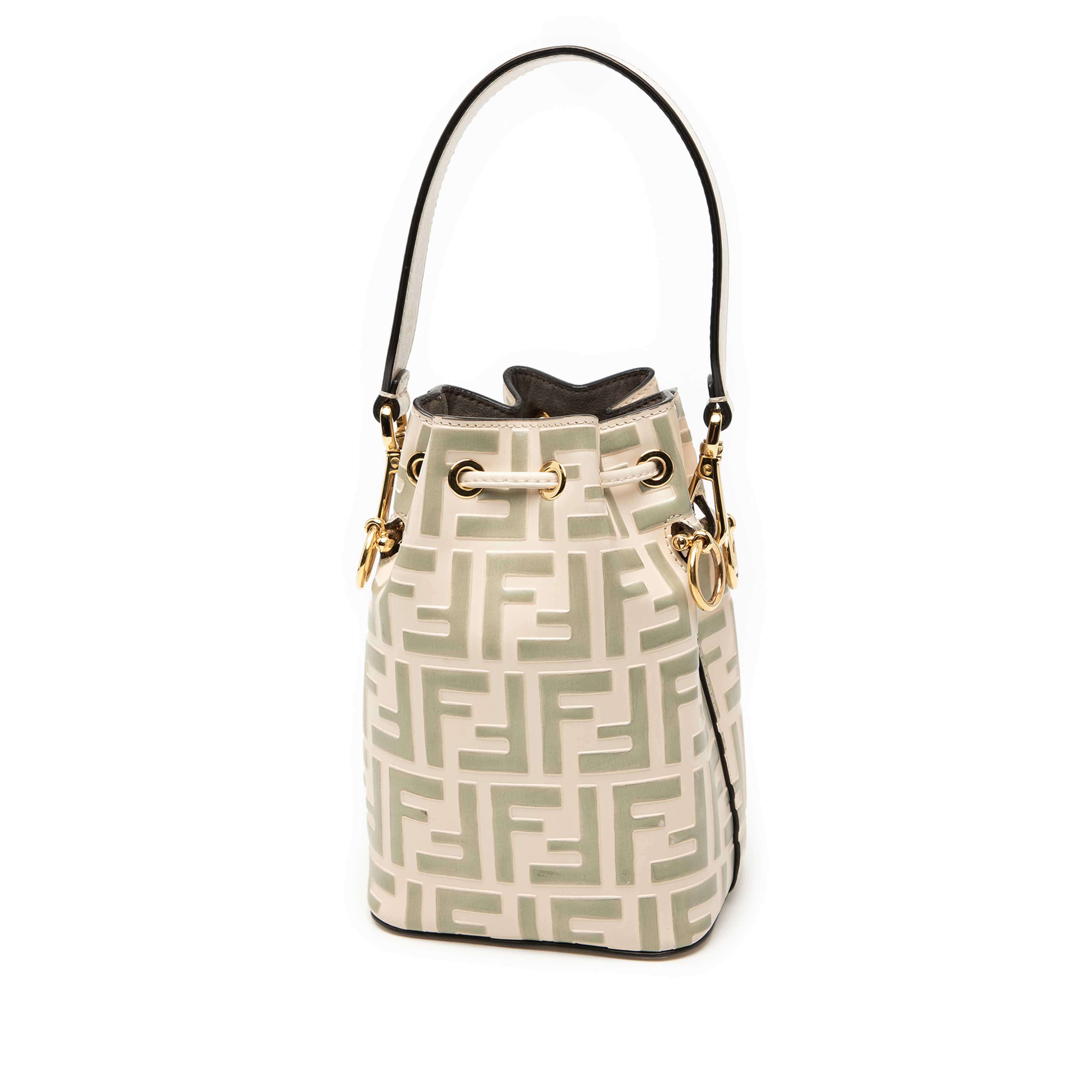 Fendi Mini Zucca Embossed Leather Mon Tresor Bucket Bag, från Luxclusif, i färgen beige. Klicka för att öppna bilden i stort format