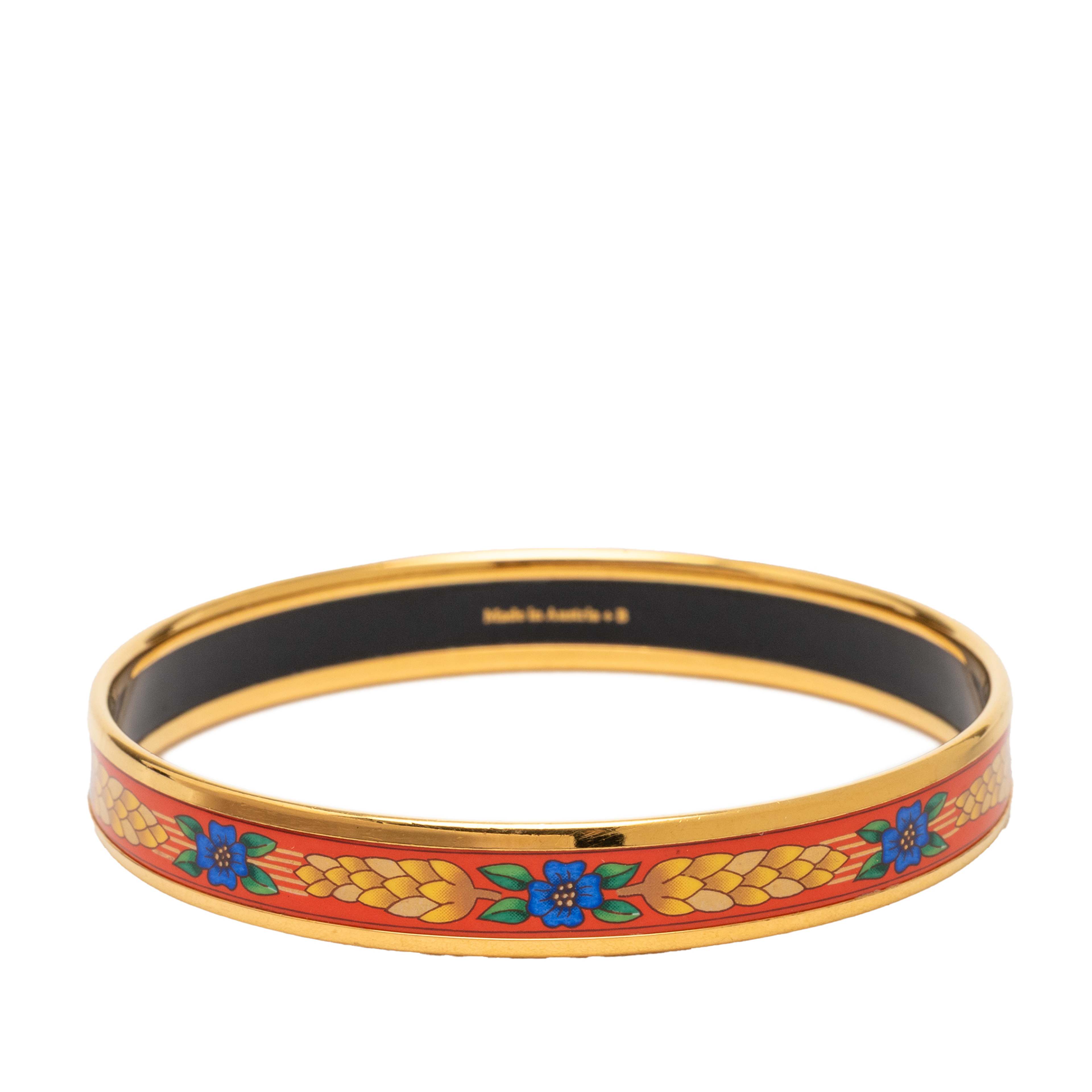 Hermès Narrow Floral And Wheat Enamel Bangle 62, från Luxclusif, i färgen red. Klicka för att öppna bilden i stort format