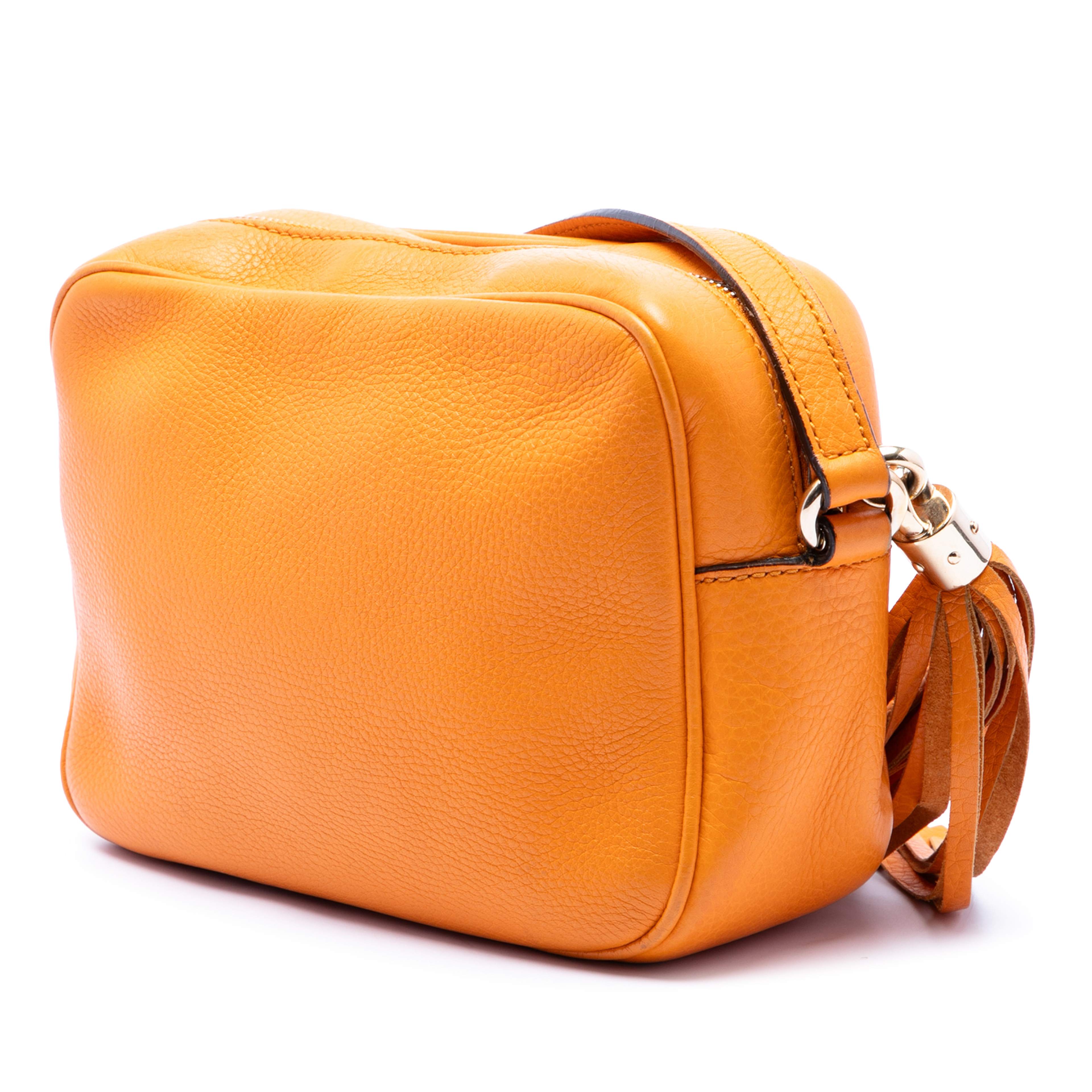 Gucci Calfskin Soho Disco Crossbody, från Luxclusif, i färgen light orange. Klicka för att öppna bilden i stort format