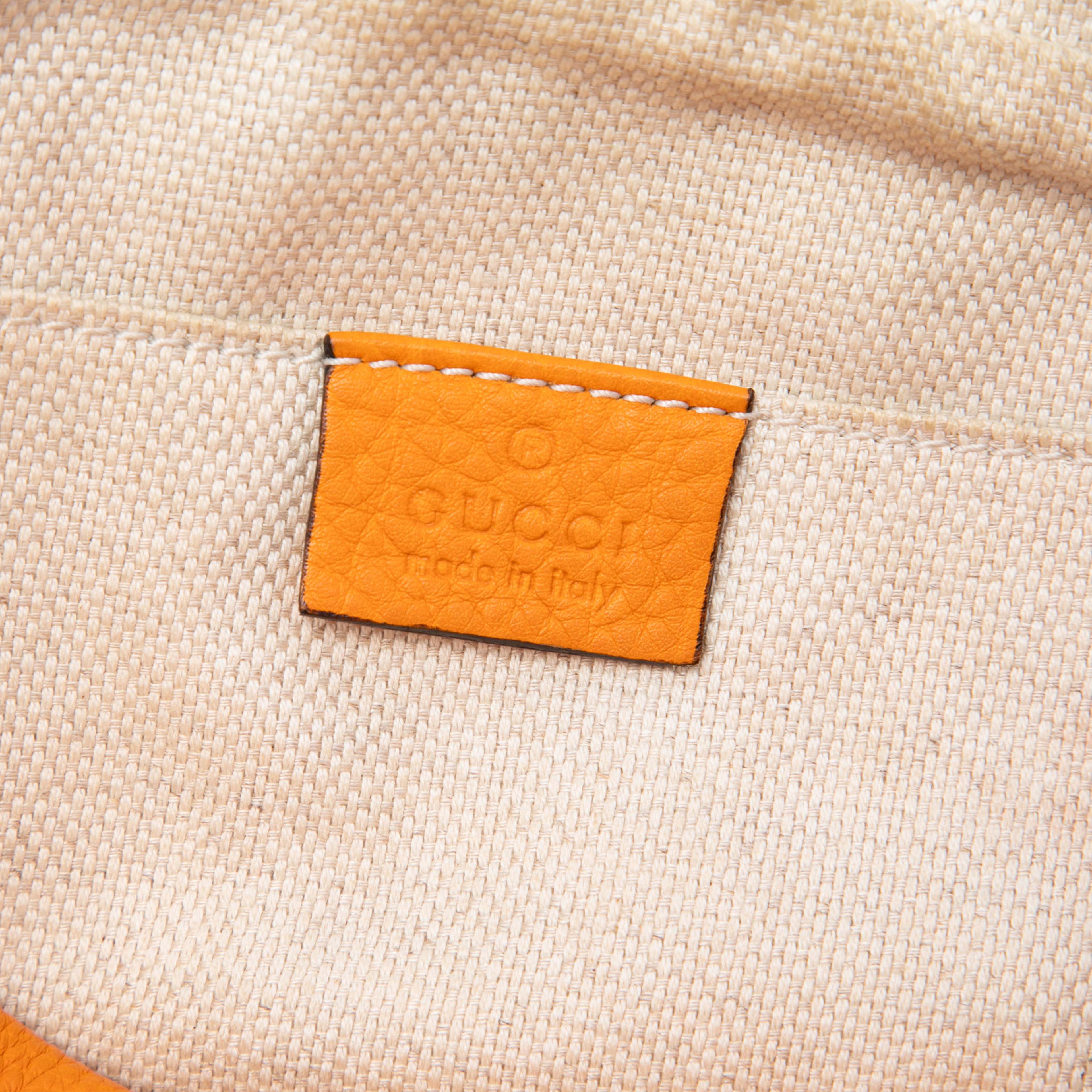 Gucci Calfskin Soho Disco Crossbody, från Luxclusif, i färgen light orange. Klicka för att öppna bilden i stort format