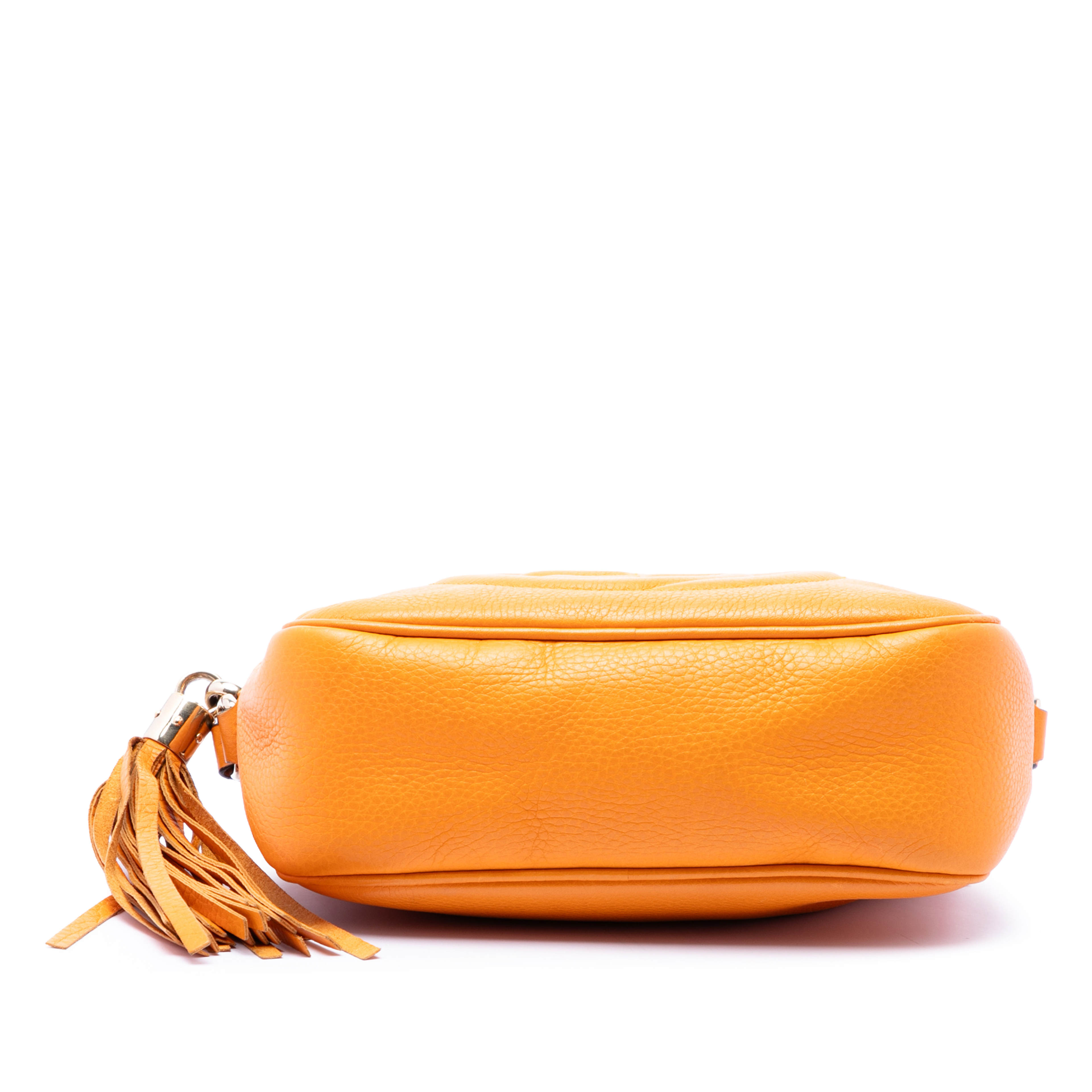 Gucci Calfskin Soho Disco Crossbody, från Luxclusif, i färgen light orange. Klicka för att öppna bilden i stort format