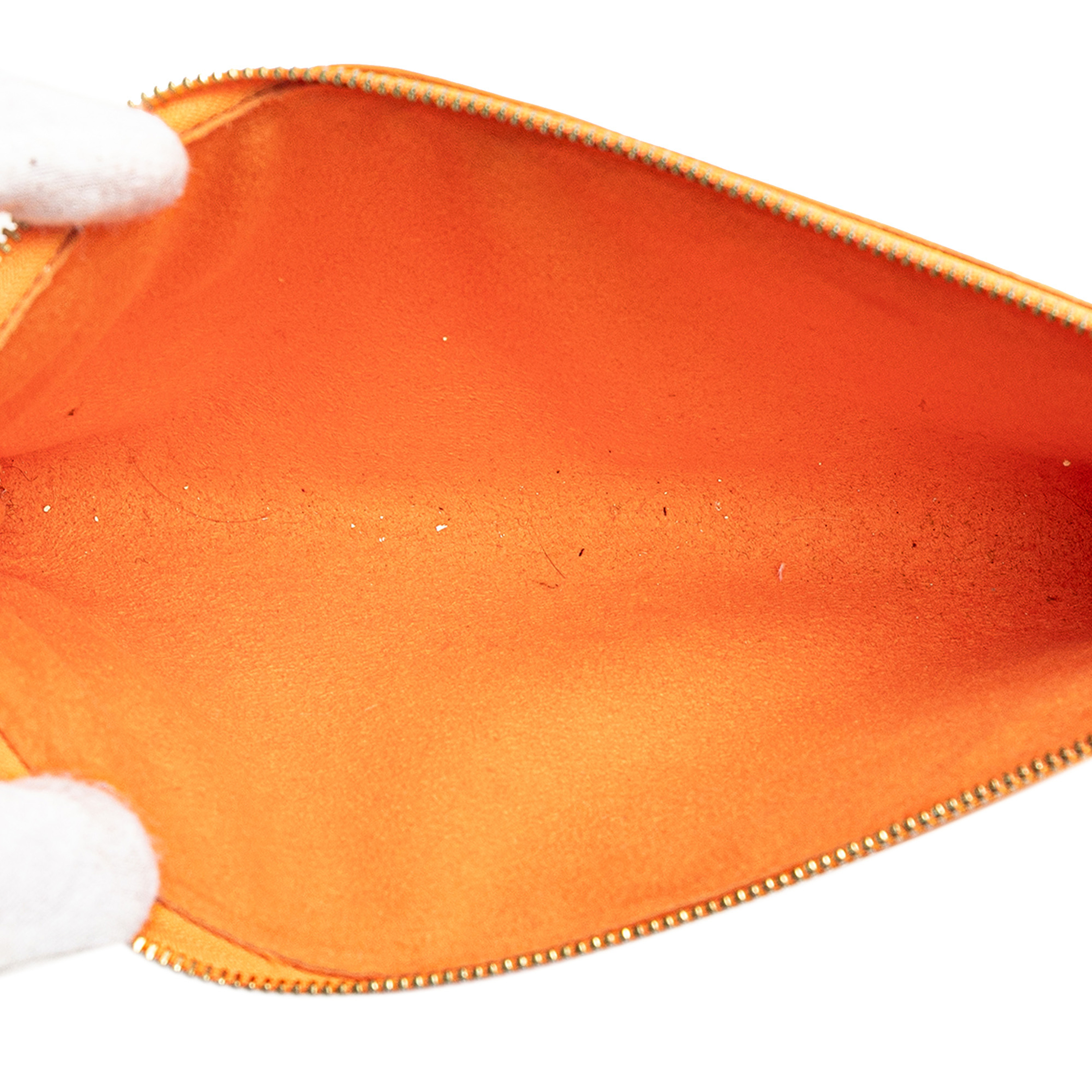 Louis Vuitton Epi Pochette Accessoires, från Luxclusif, i färgen orange. Klicka för att öppna bilden i stort format