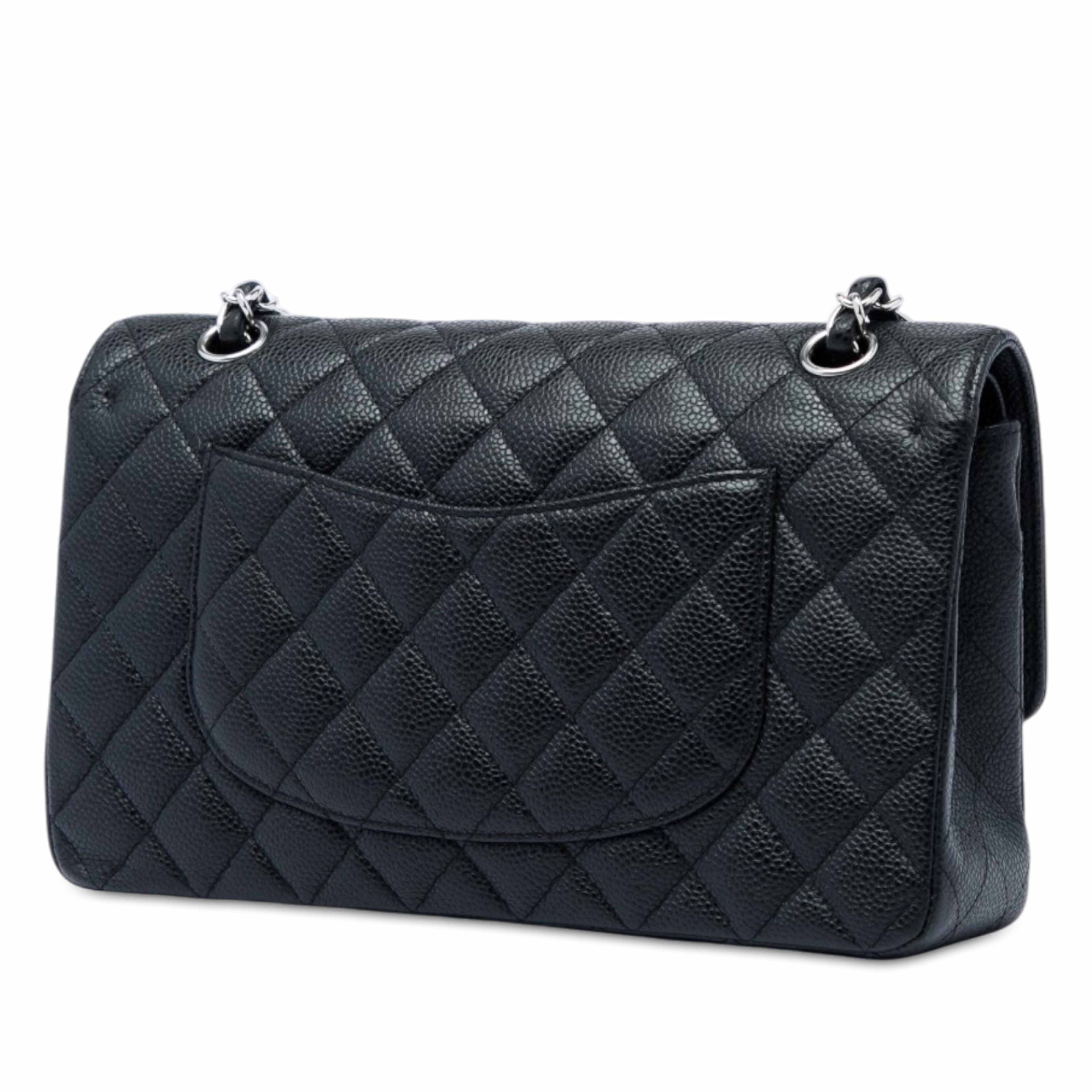 Chanel Medium Classic Caviar Double Flap, från Luxclusif, i färgen svart. Klicka för att öppna bilden i stort format