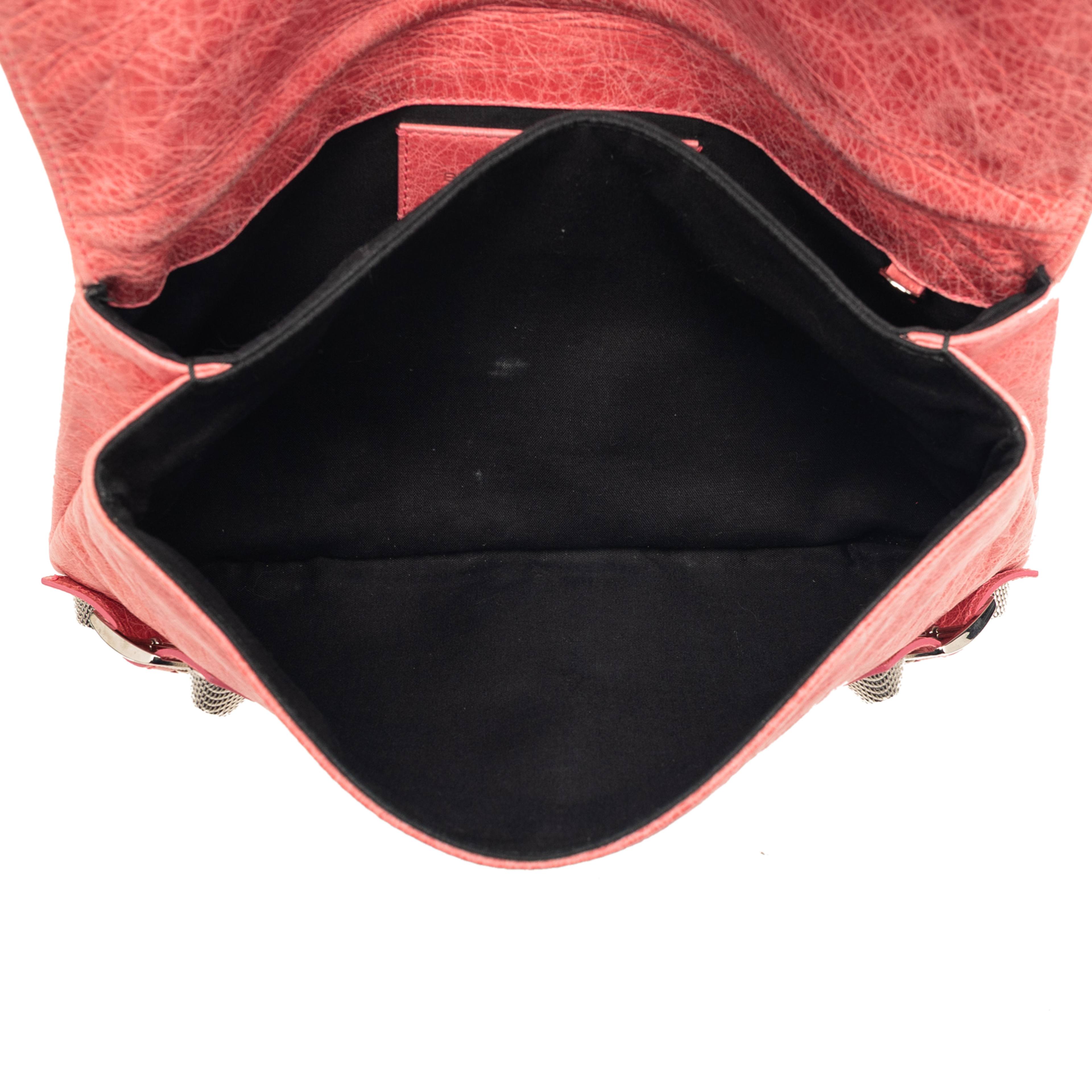 Balenciaga Lambskin Motocross Giant 12 Envelope Clutch, från Luxclusif, i färgen salmon. Klicka för att öppna bilden i stort format
