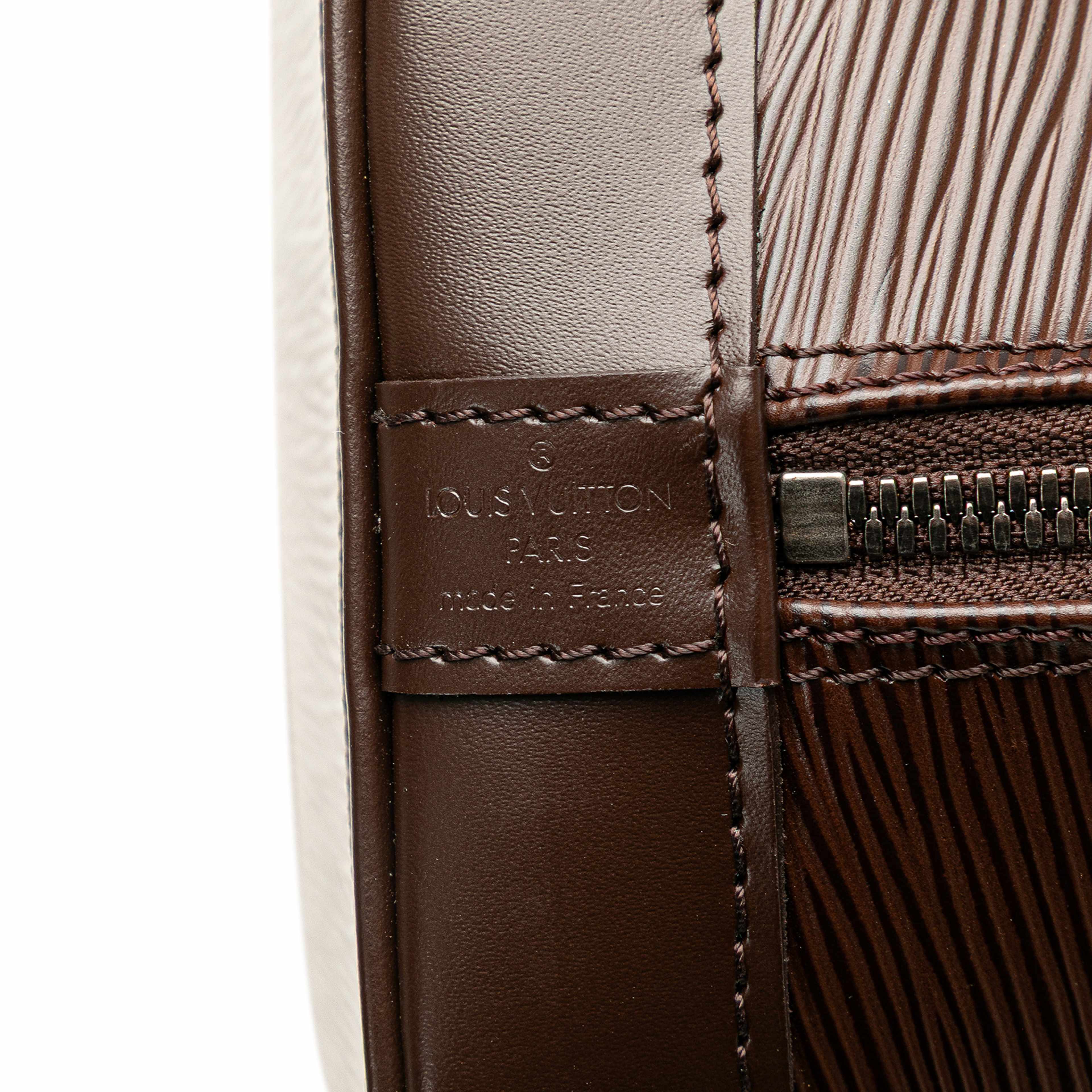 Louis Vuitton Epi Alma Pm, från Luxclusif, i färgen dark brown. Klicka för att öppna bilden i stort format