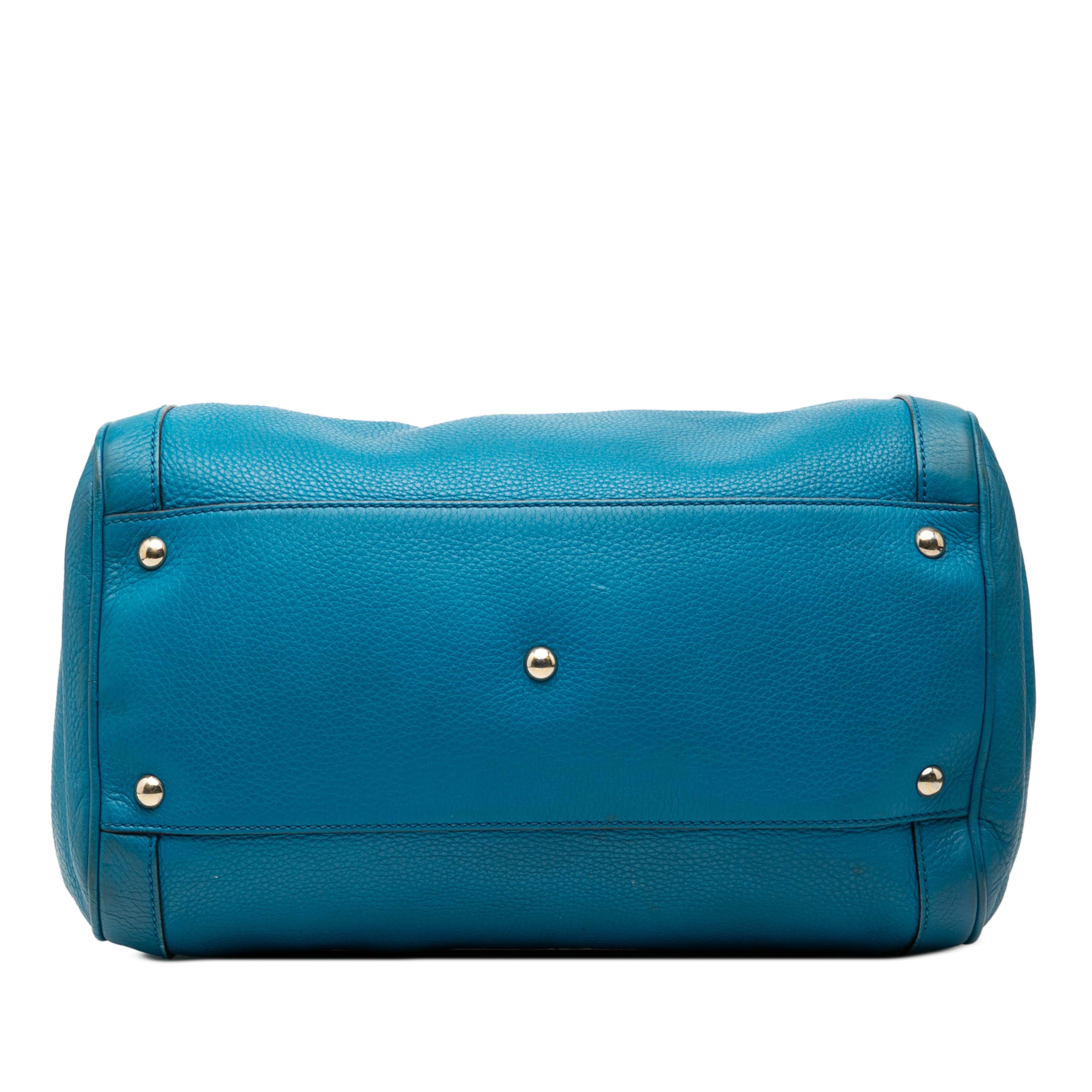 Gucci Medium Pebbled Calfskin Soho Boston Bag, från Luxclusif, i färgen blå. Klicka för att öppna bilden i stort format