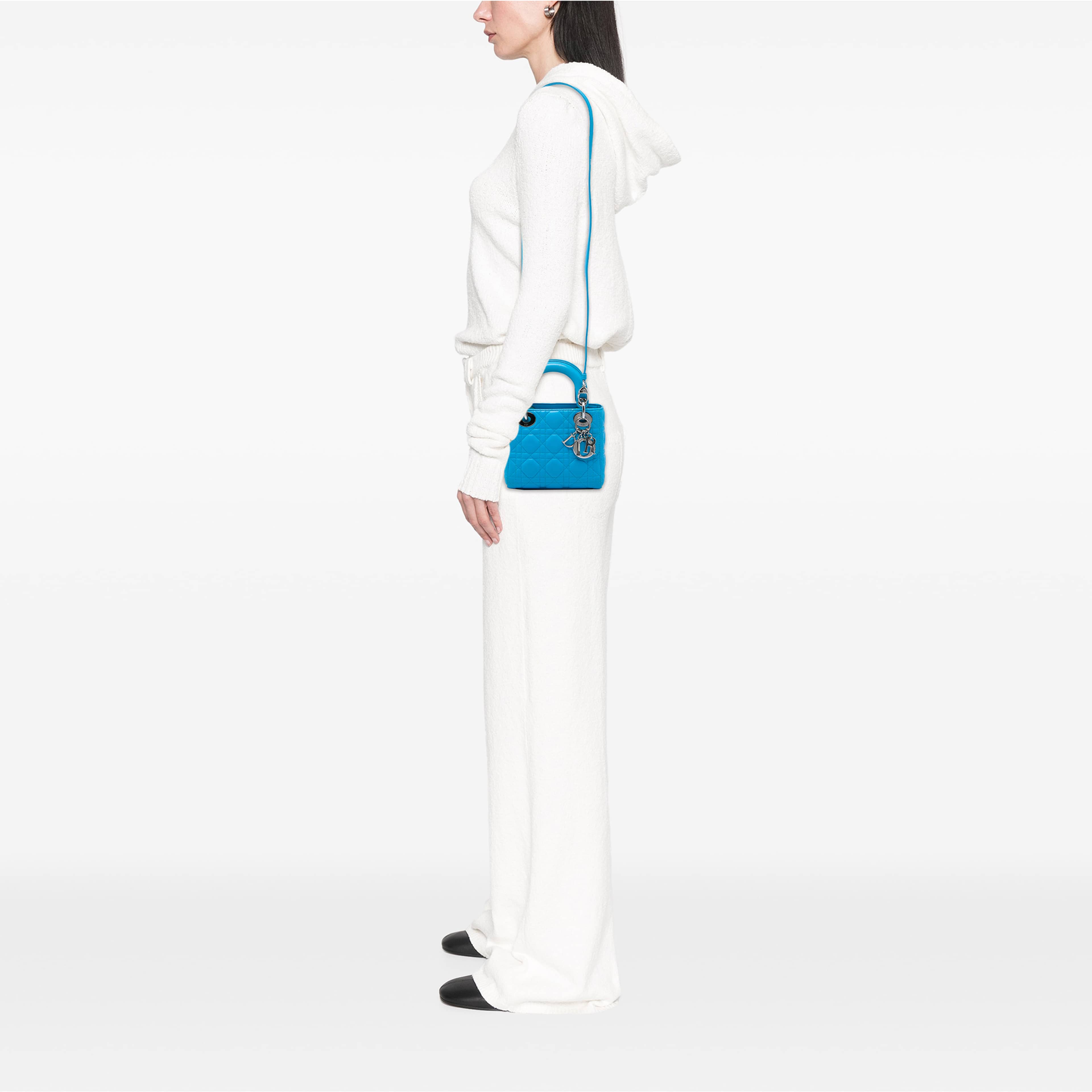 Dior Mini Lambskin Cannage Lady Dior, från Luxclusif, i färgen blå. Klicka för att öppna bilden i stort format