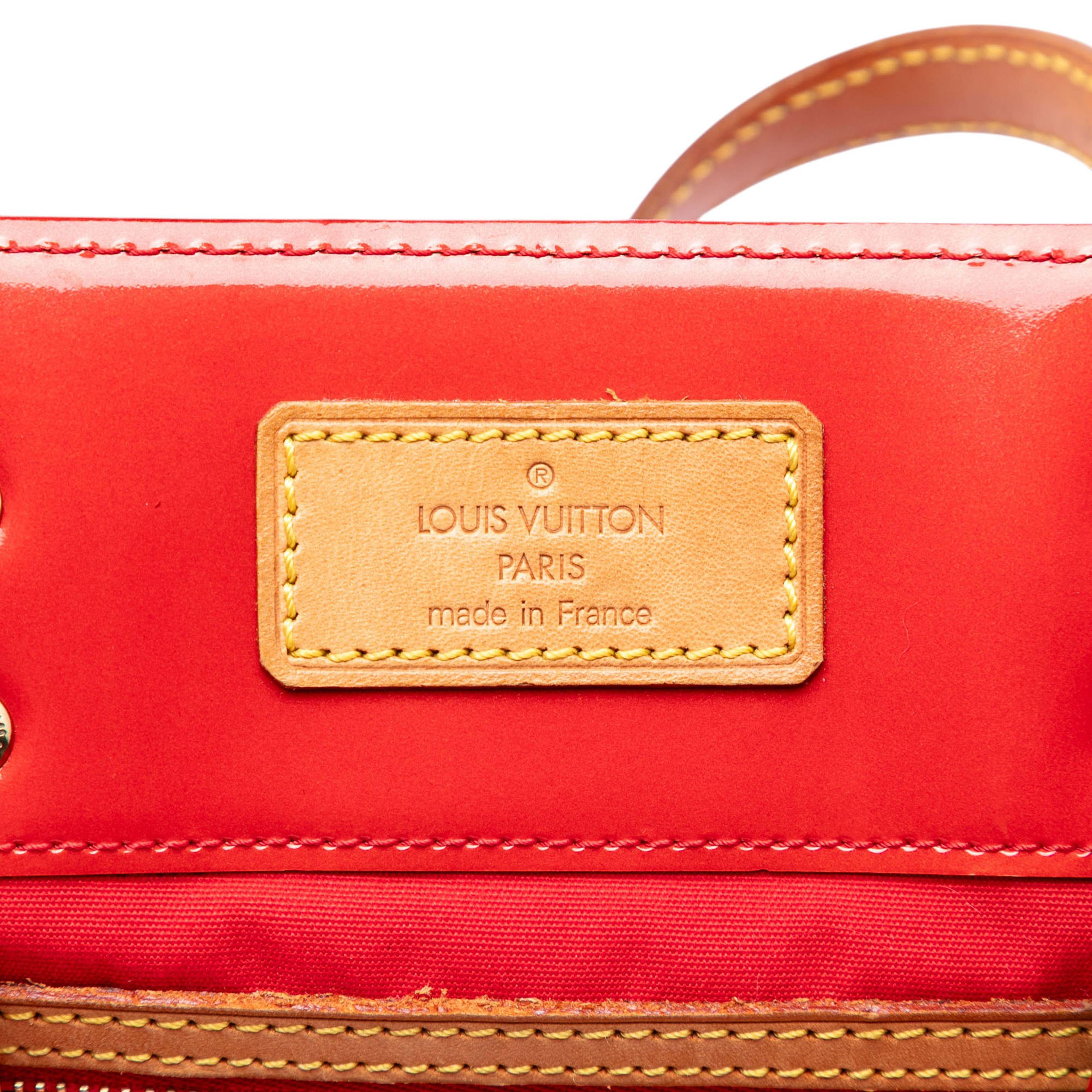 Louis Vuitton Monogram Vernis Reade Mm, från Luxclusif, i färgen red. Klicka för att öppna bilden i stort format