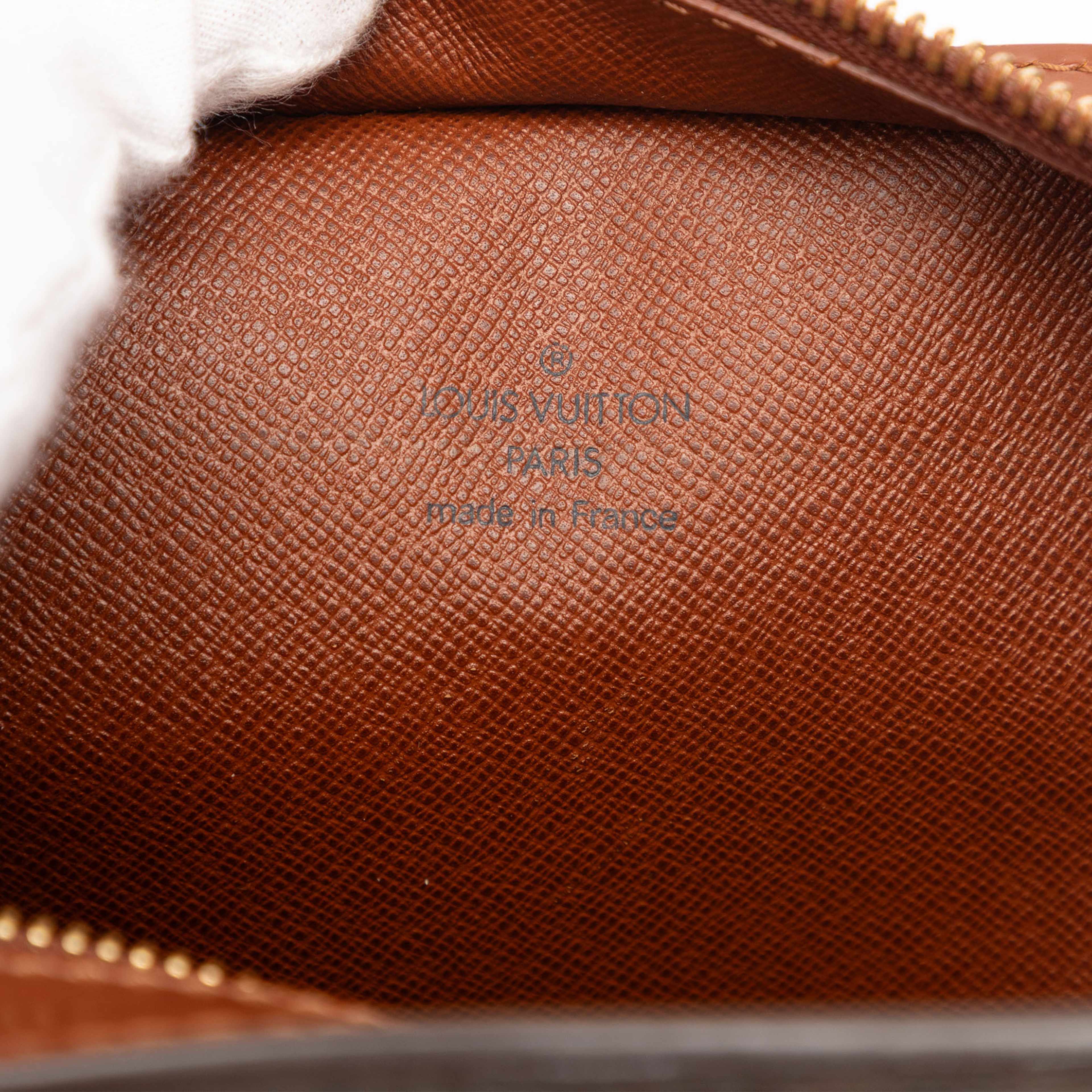 Louis Vuitton Monogram Pochette Homme, från Luxclusif, i färgen brown. Klicka för att öppna bilden i stort format