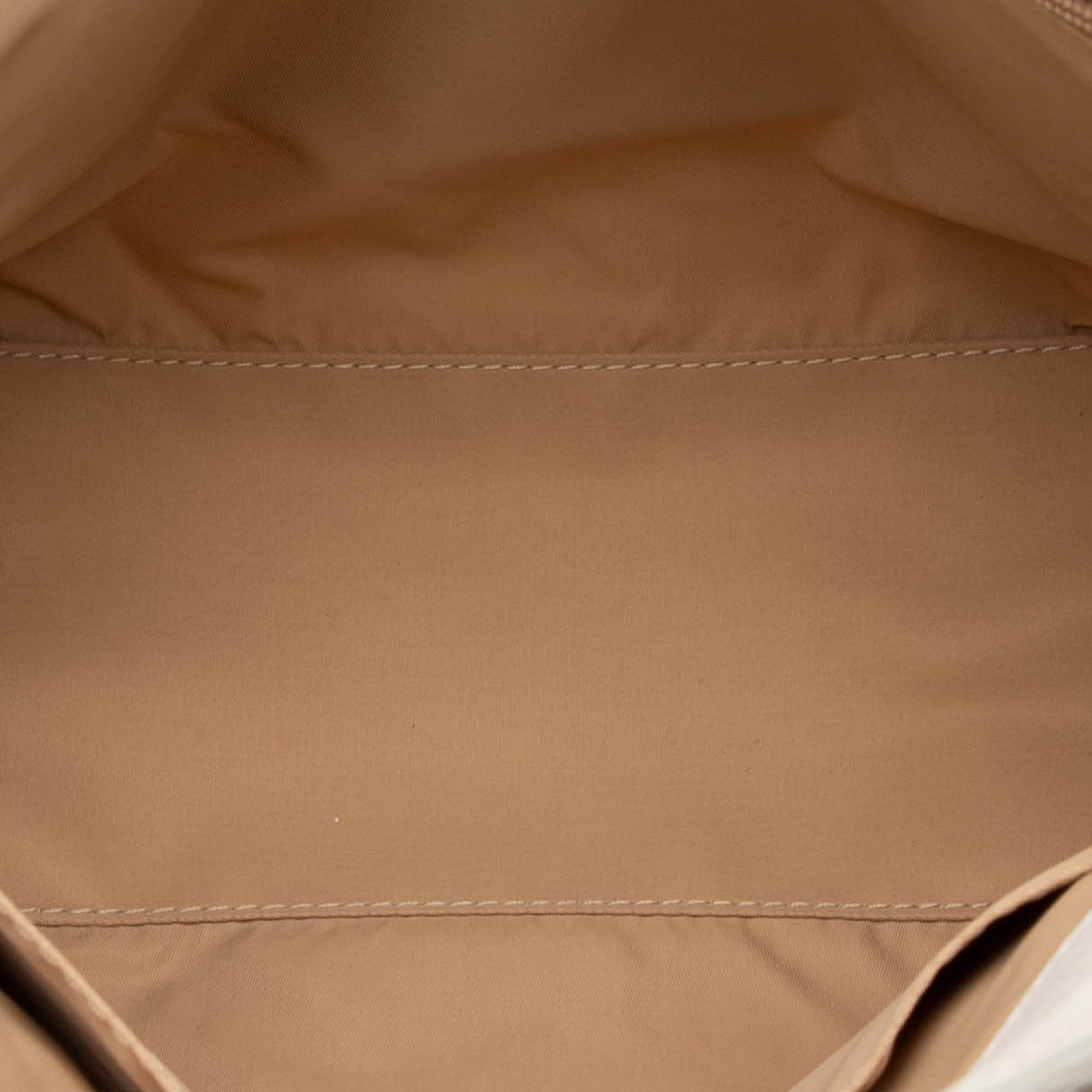 Dior Diorissimo Trotter Canvas Street Chic Tote, från Luxclusif, i färgen white. Klicka för att öppna bilden i stort format