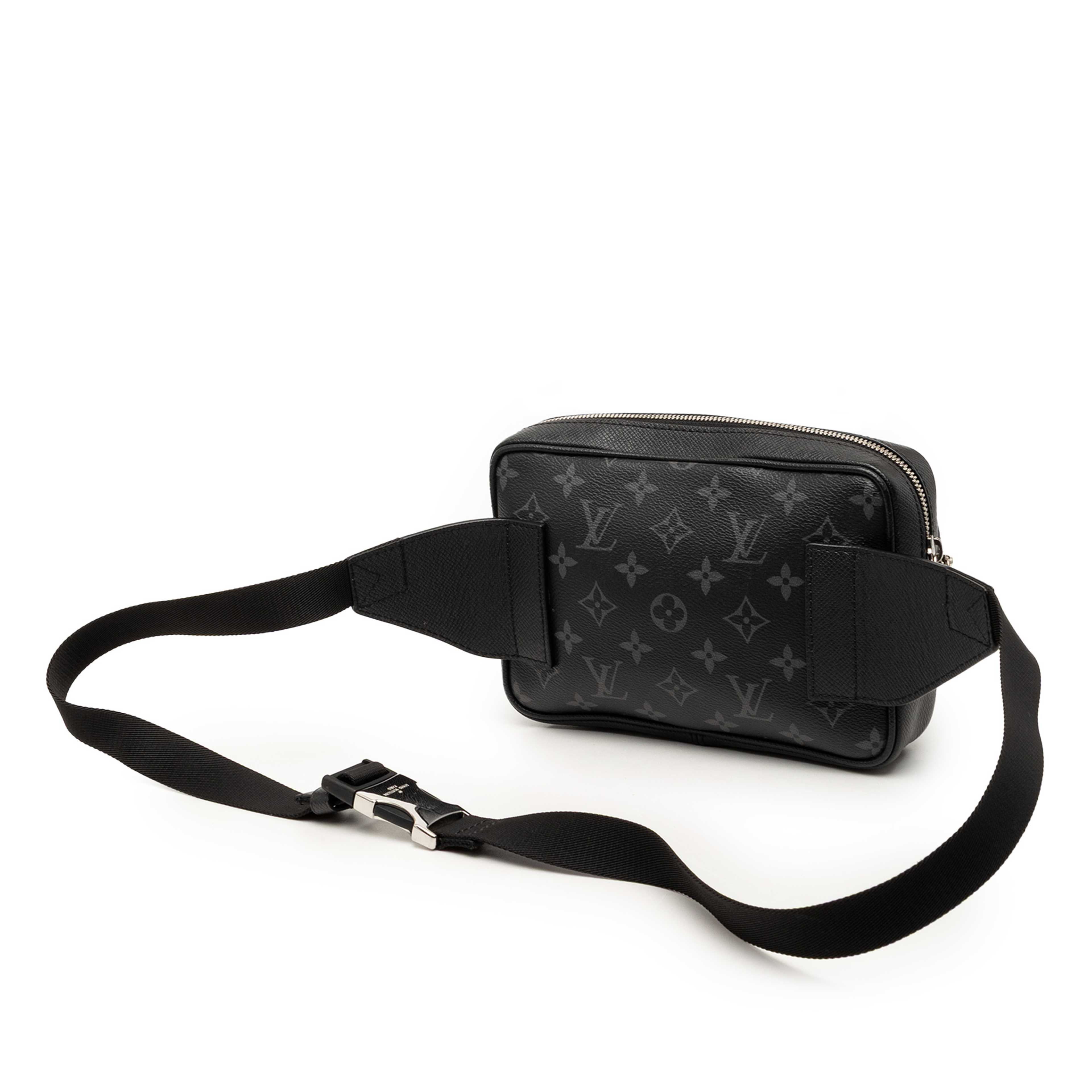 Louis Vuitton Monogram Eclipse Outdoor Bumbag, från Luxclusif, i färgen black. Klicka för att öppna bilden i stort format