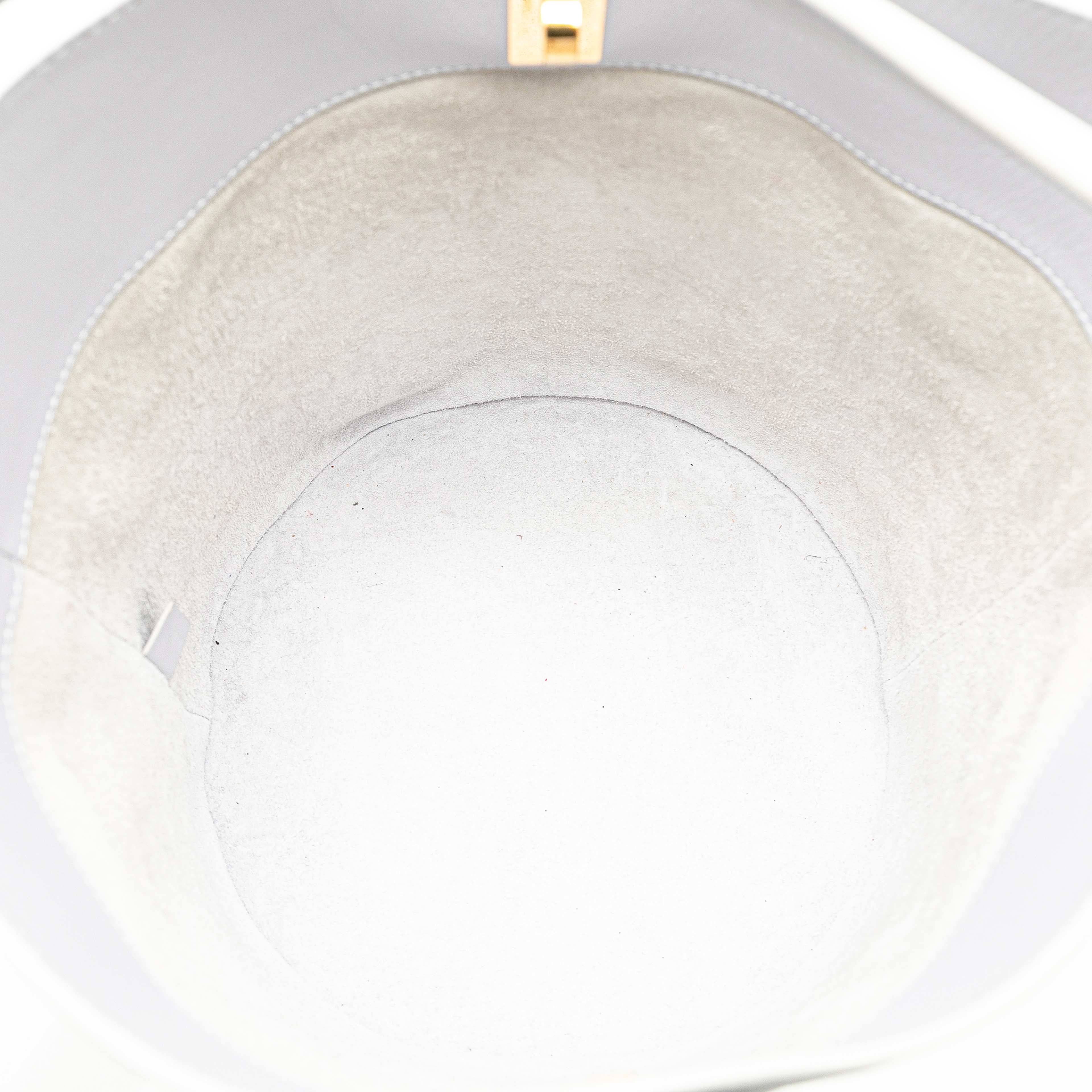 Celine Teen Bucket 16, från Luxclusif, i färgen light blue. Klicka för att öppna bilden i stort format