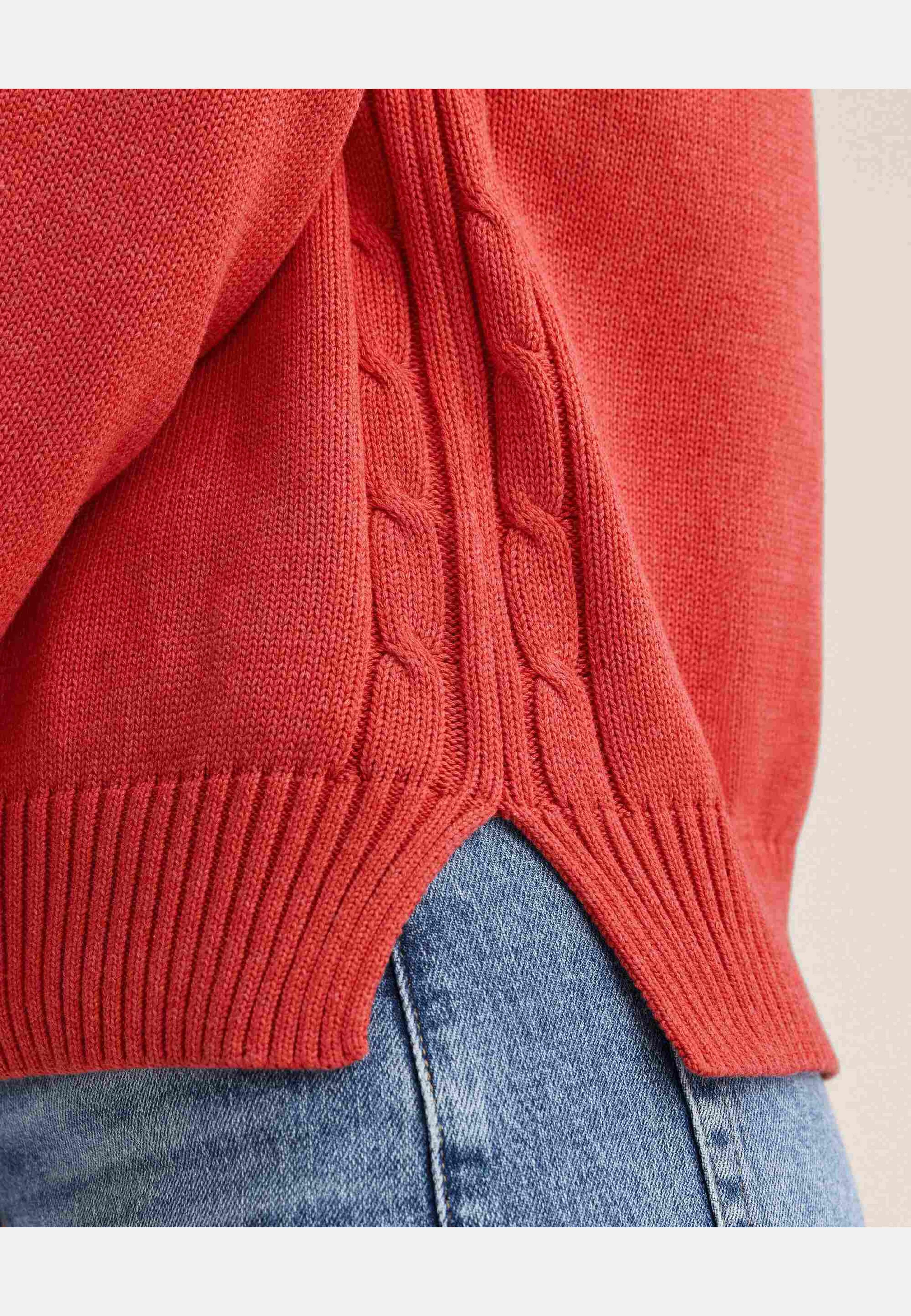 Roe Sweater, från Newhouse, i färgen hallonröd. Klicka för att öppna bilden i stort format