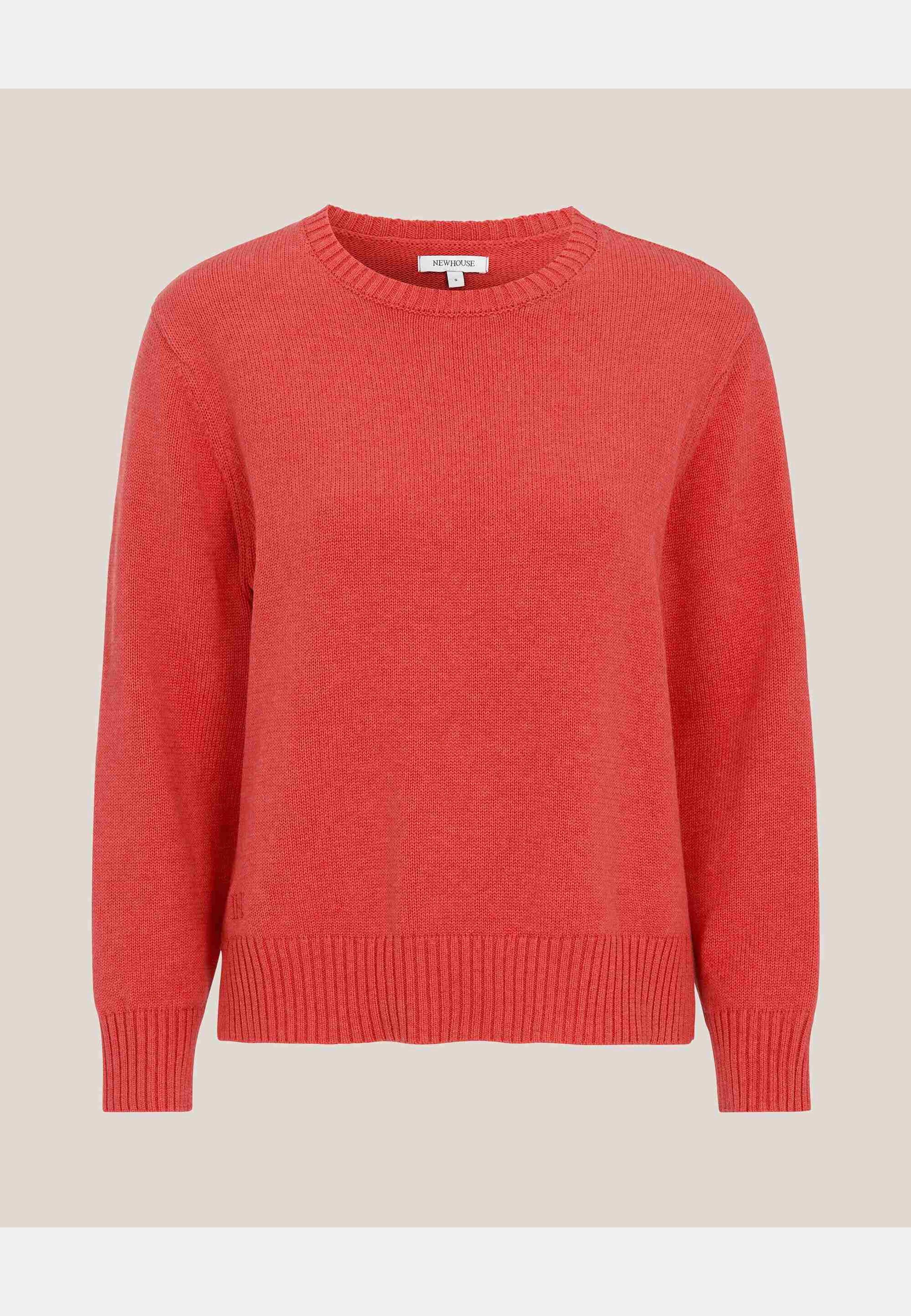 Roe Sweater, från Newhouse, i färgen hallonröd. Klicka för att öppna bilden i stort format