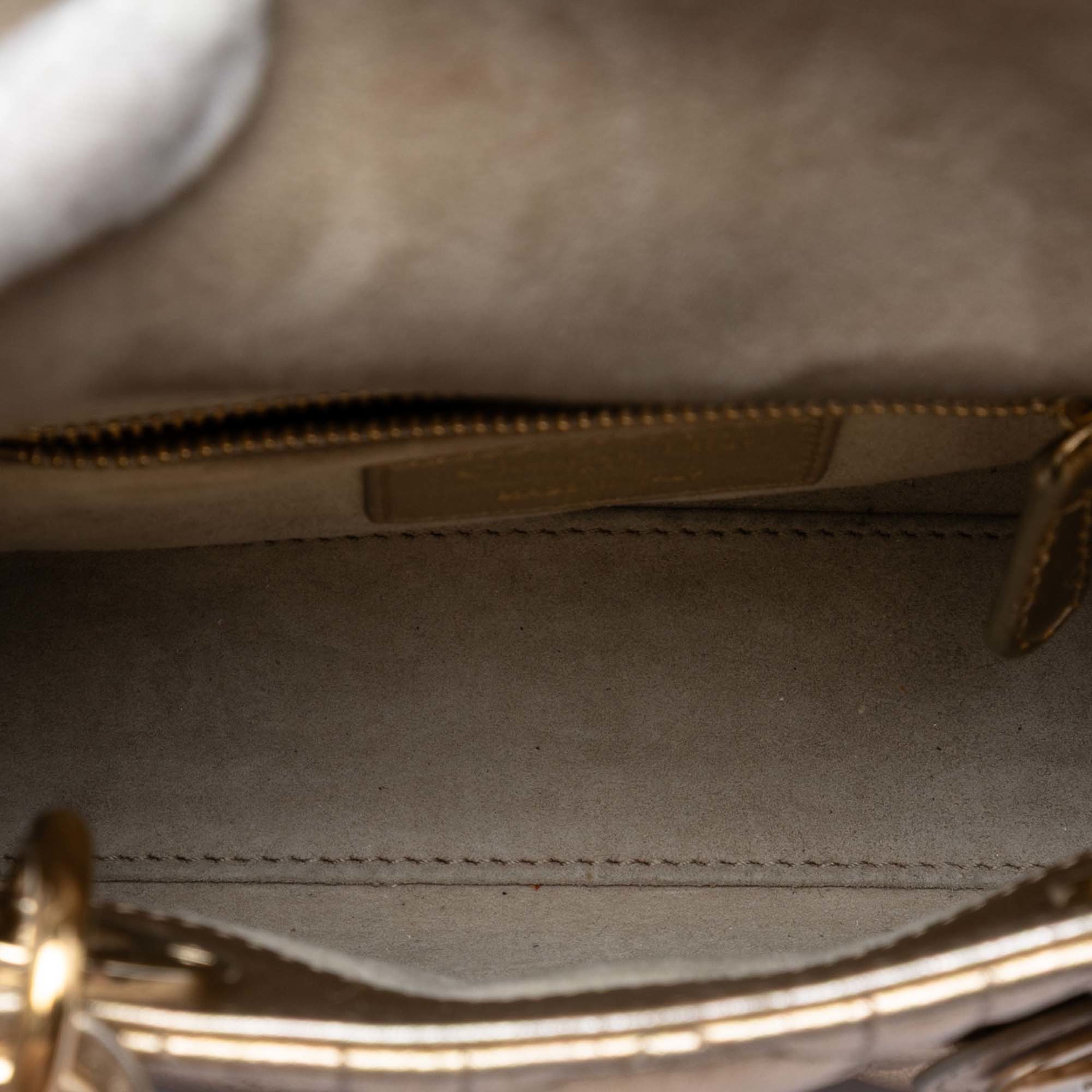 Dior Mini Metallic Lambskin Cannage Lady Dior, från Luxclusif, i färgen light gold. Klicka för att öppna bilden i stort format