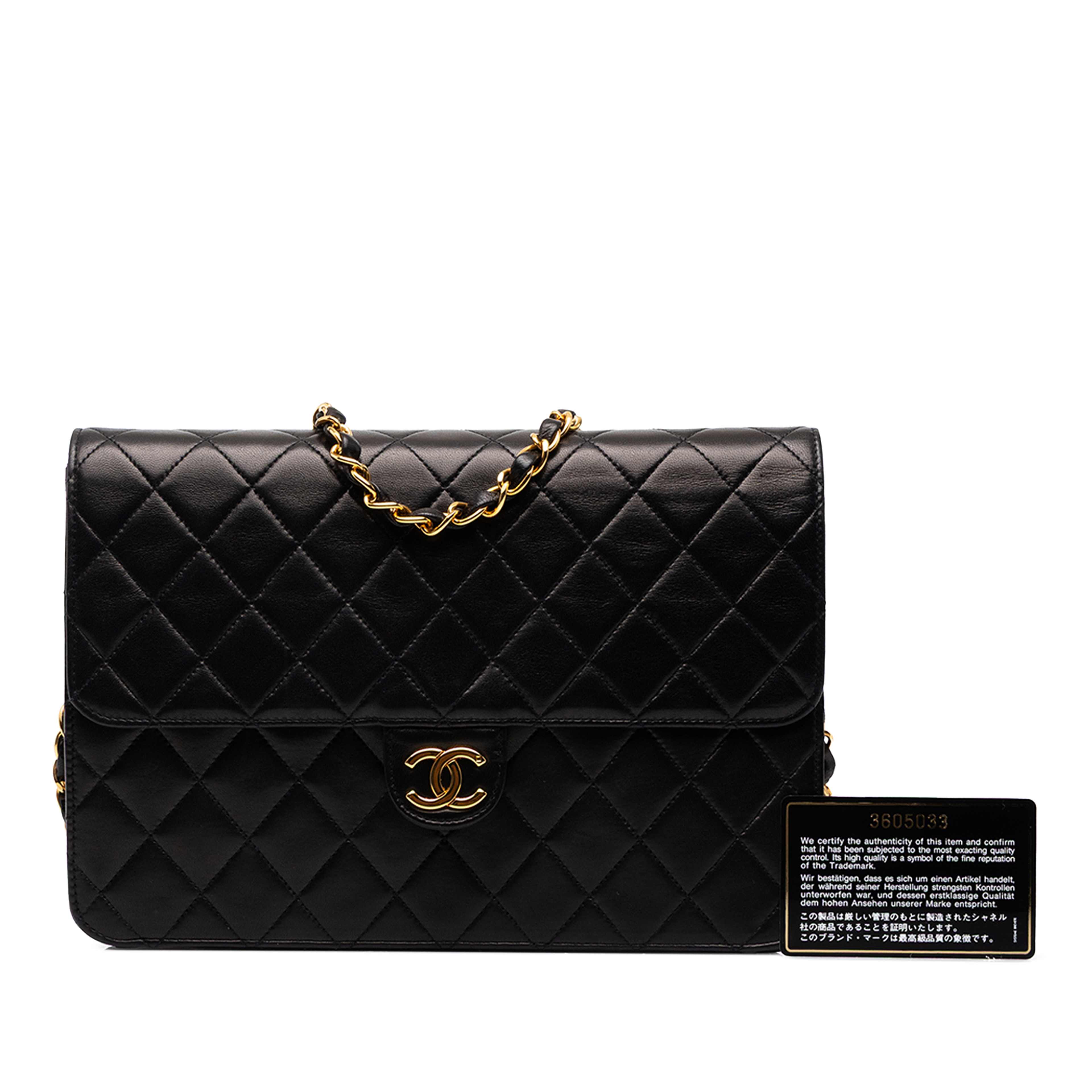 Chanel Medium Cc Quilted Lambskin Single Flap, från Luxclusif, i färgen svart. Klicka för att öppna bilden i stort format
