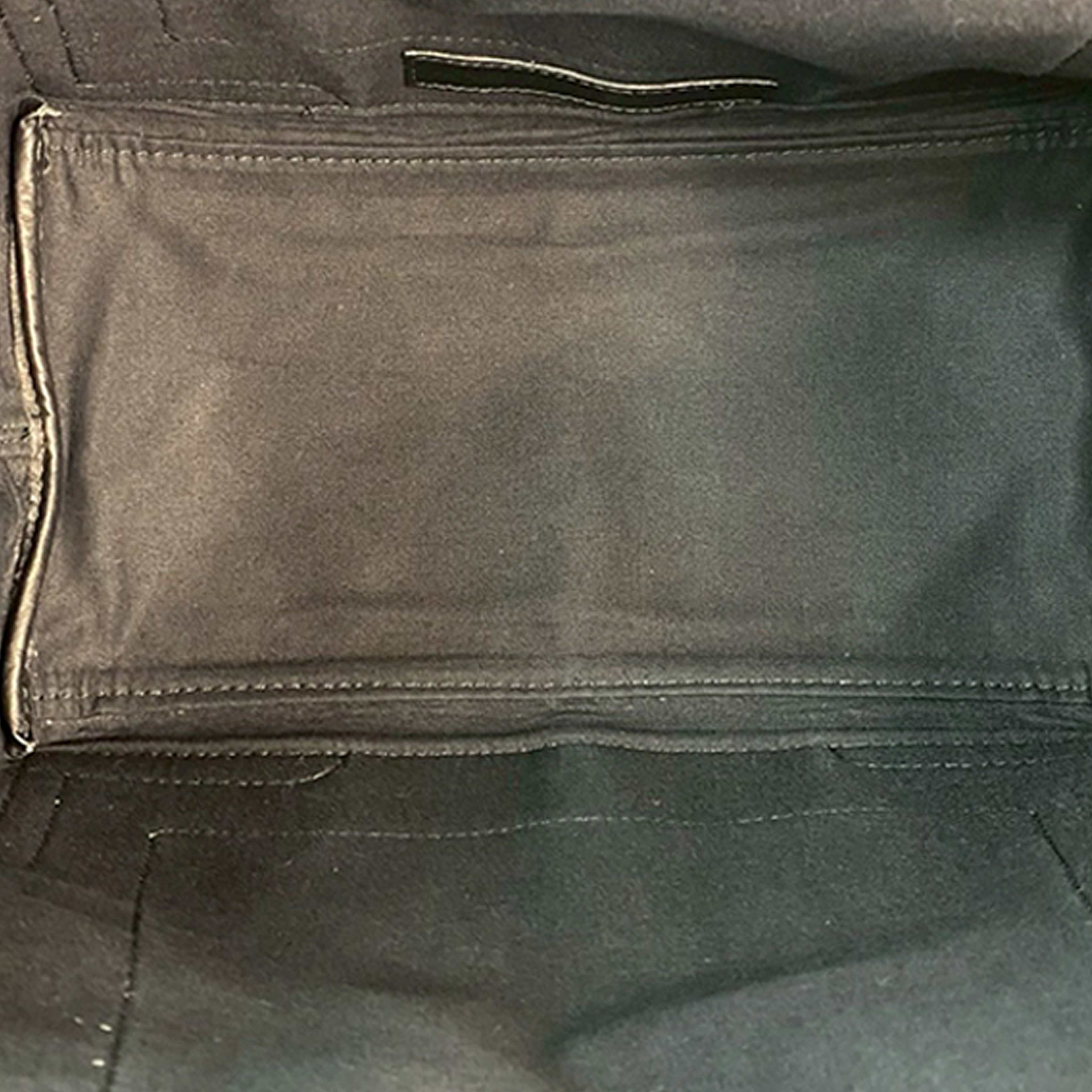 Balenciaga Canvas Navy Cabas Tote S, från Luxclusif, i färgen svart. Klicka för att öppna bilden i stort format