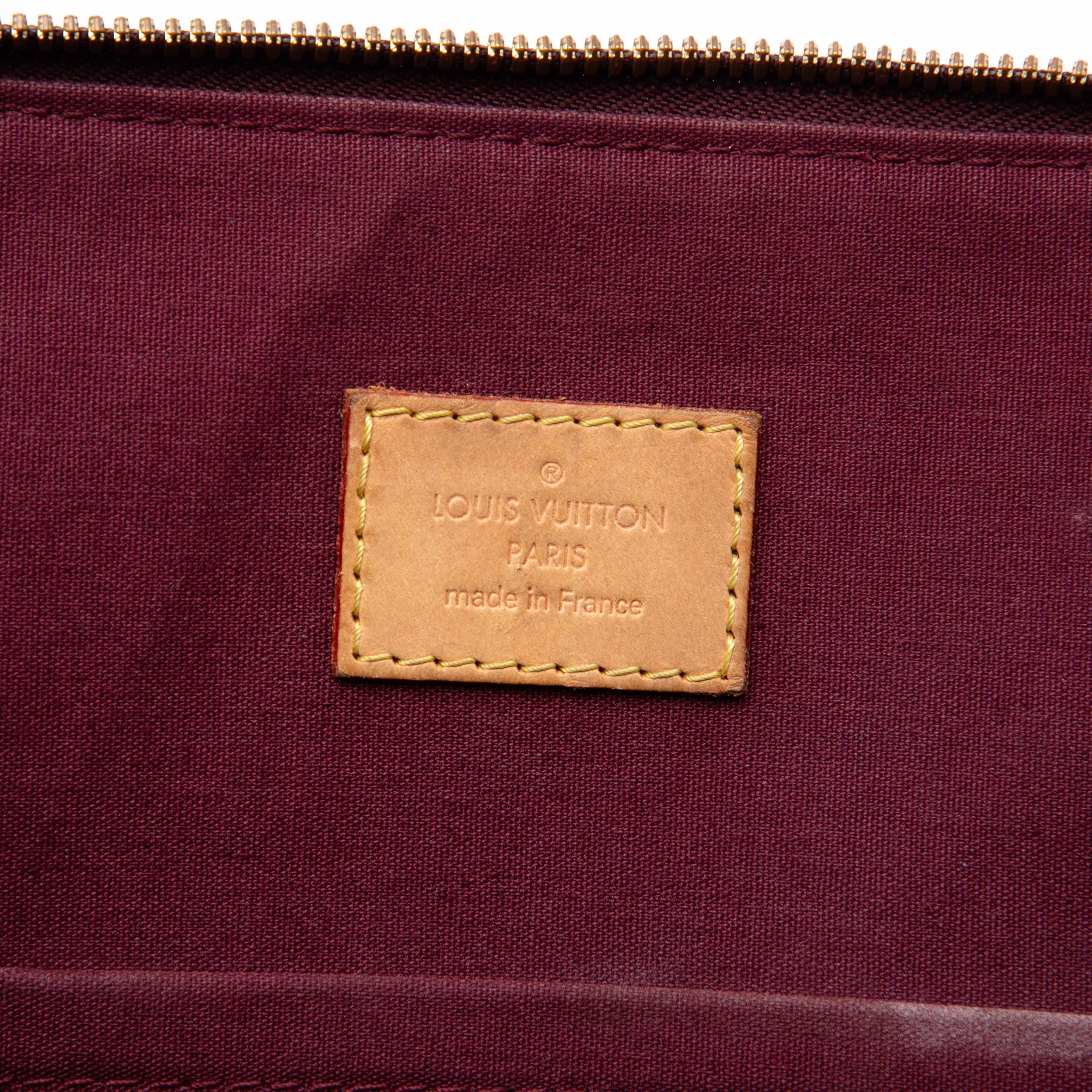 Louis Vuitton Monogram Vernis Alma Gm, från Luxclusif, i färgen burgundy. Klicka för att öppna bilden i stort format