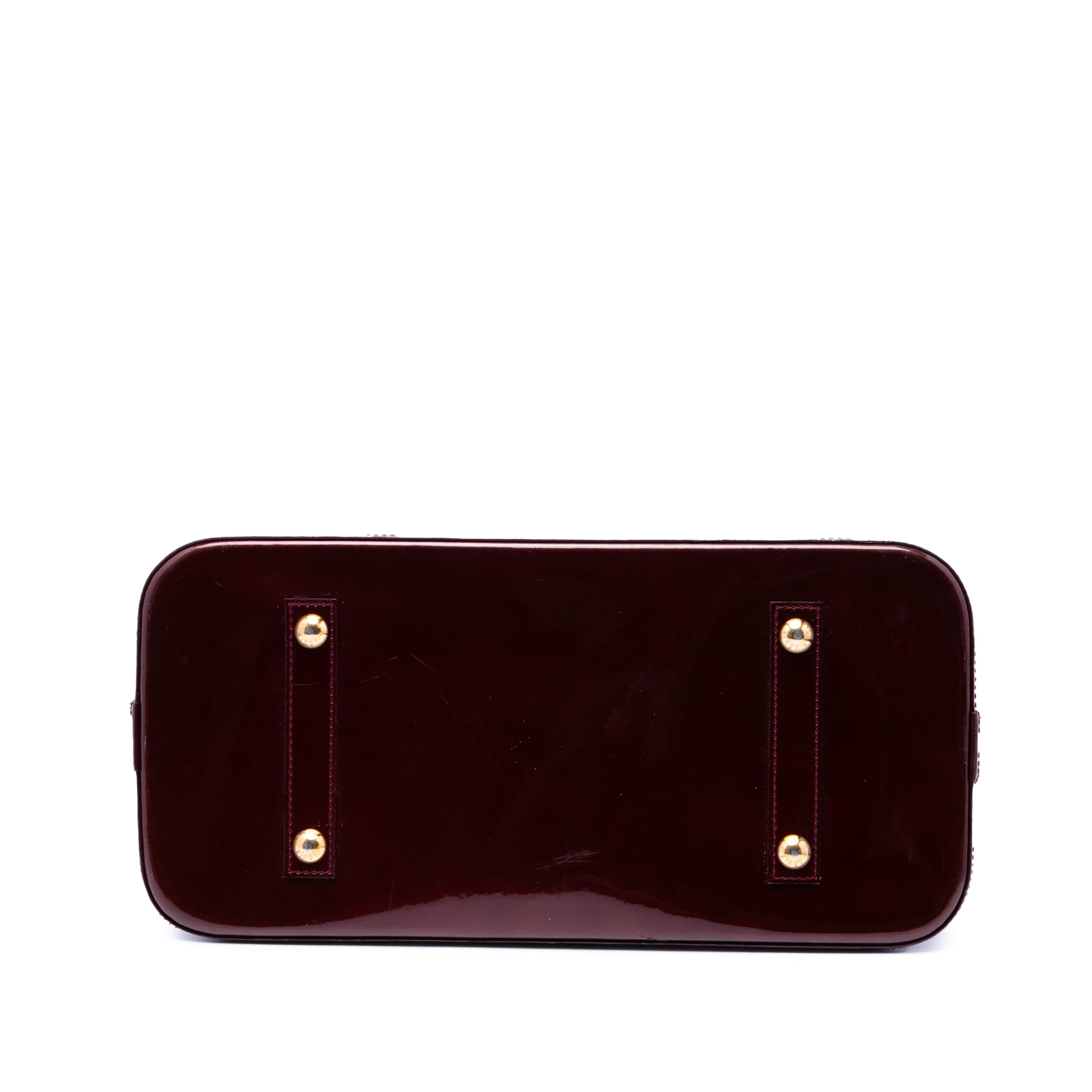 Louis Vuitton Monogram Vernis Alma Gm, från Luxclusif, i färgen burgundy. Klicka för att öppna bilden i stort format