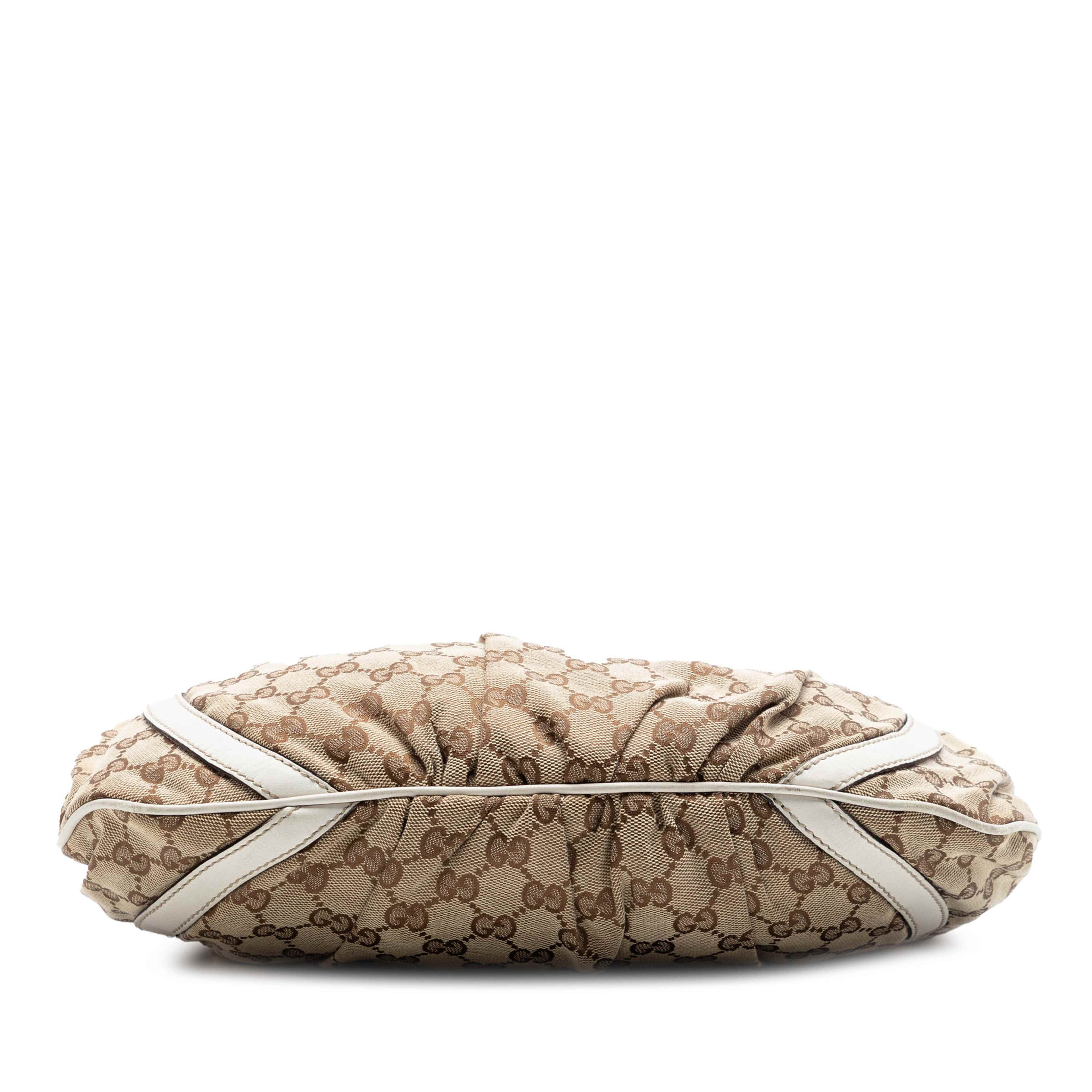 Gucci Gg Canvas Abbey D Ring Crossbody, från Luxclusif, i färgen beige. Klicka för att öppna bilden i stort format