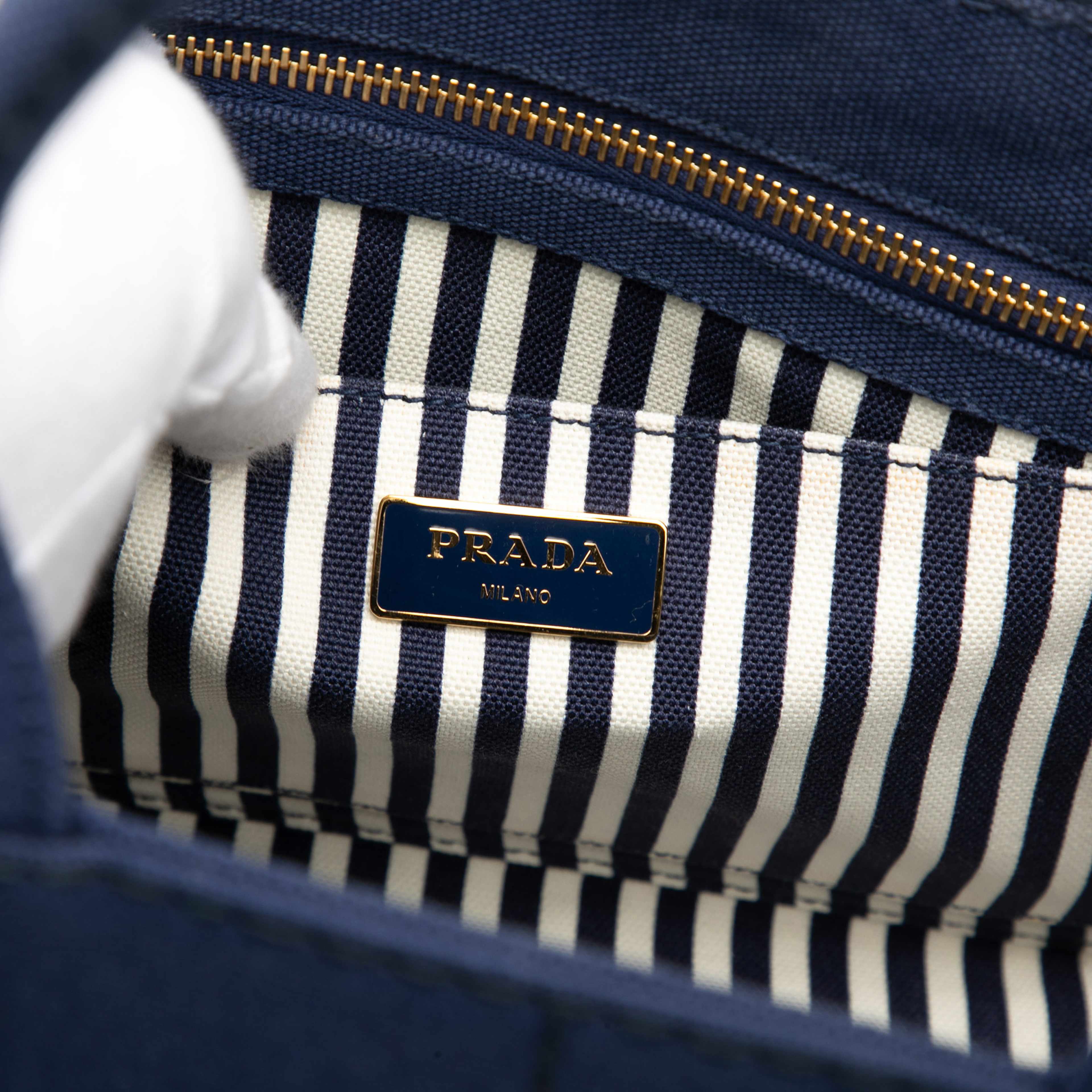 Prada Small Canvas Canapa Logo Satchel, från Luxclusif, i färgen blue. Klicka för att öppna bilden i stort format