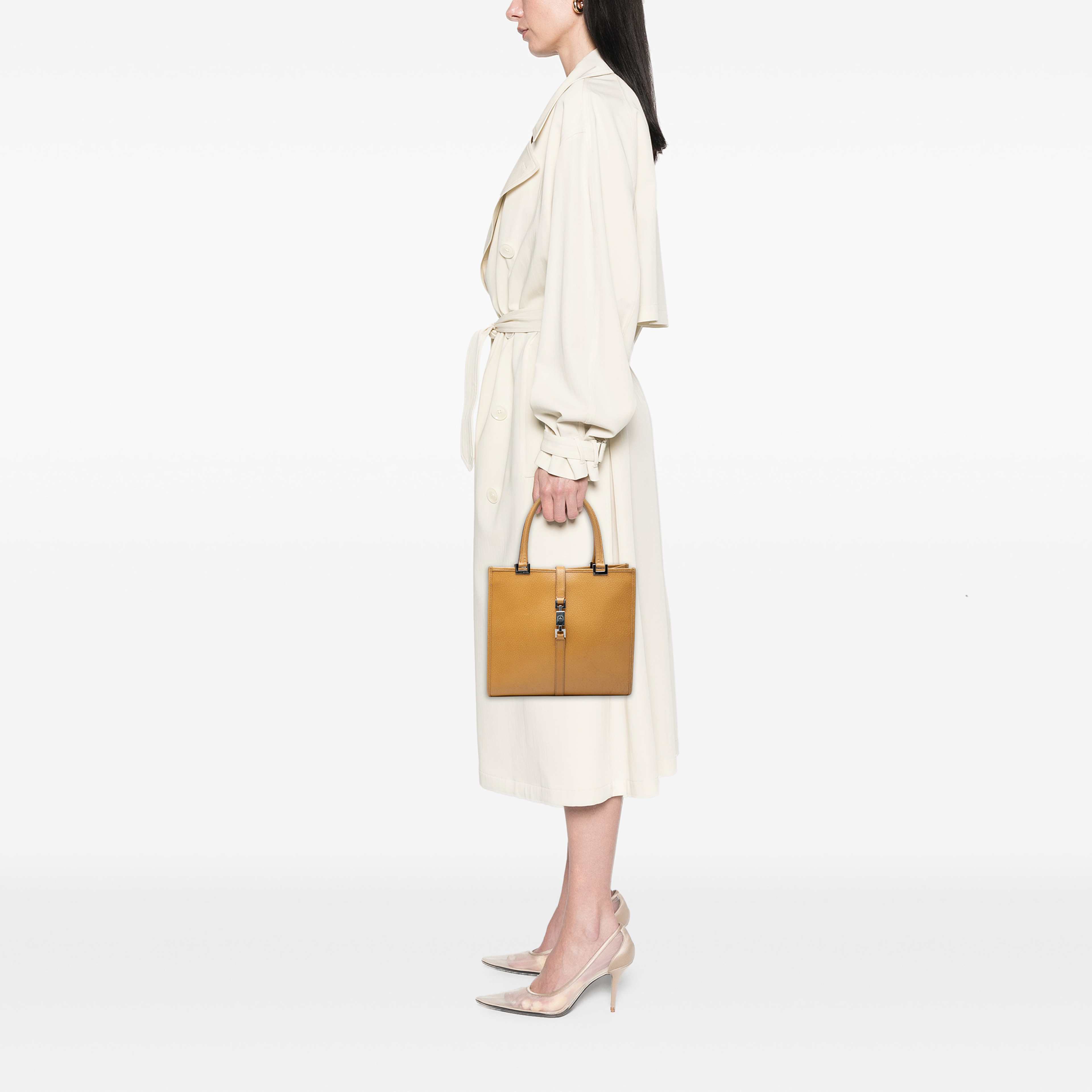 Gucci Calfskin Jackie Handbag, från Luxclusif, i färgen brun. Klicka för att öppna bilden i stort format
