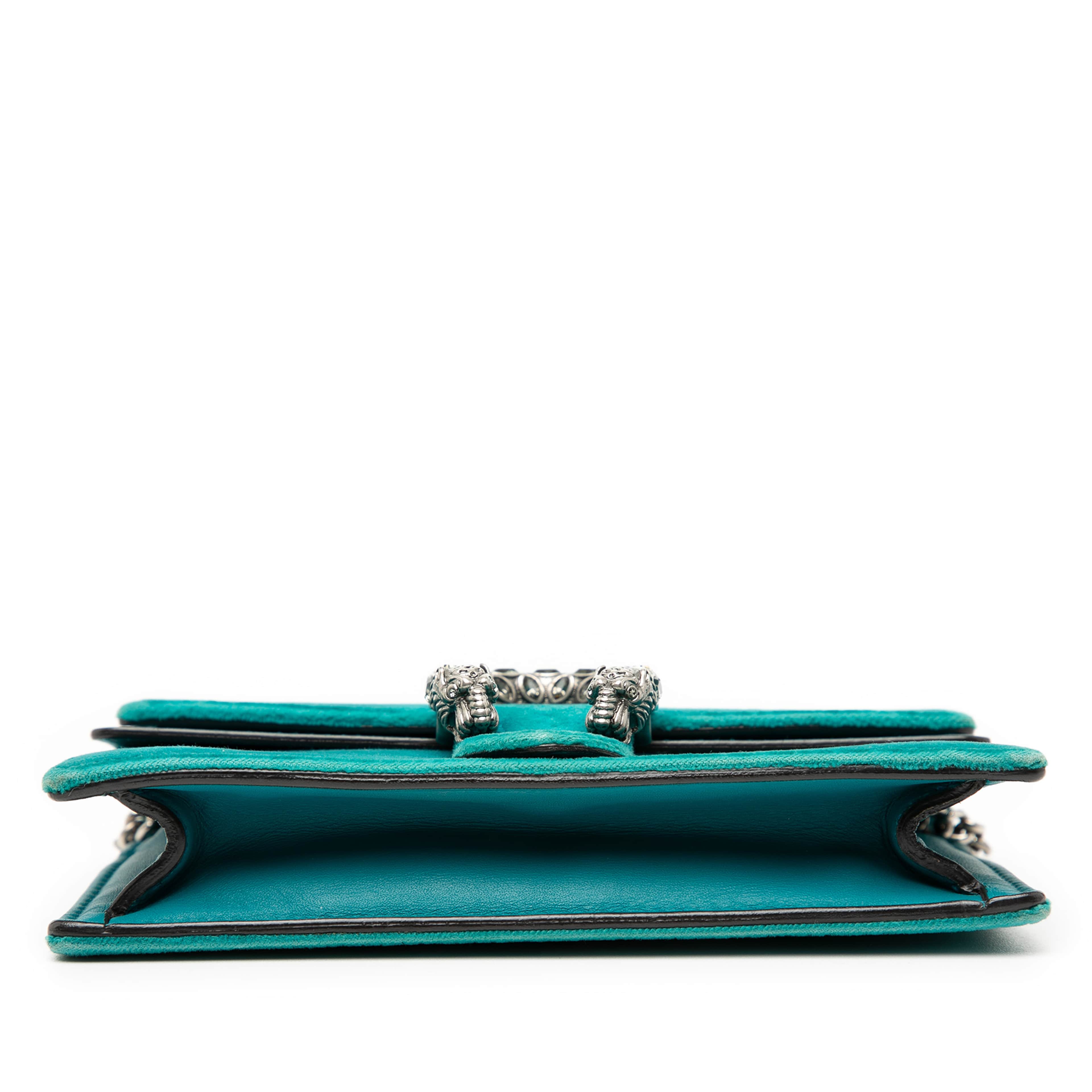 Gucci Mini Velvet Dionysus Crossbody, från Luxclusif, i färgen blue. Klicka för att öppna bilden i stort format