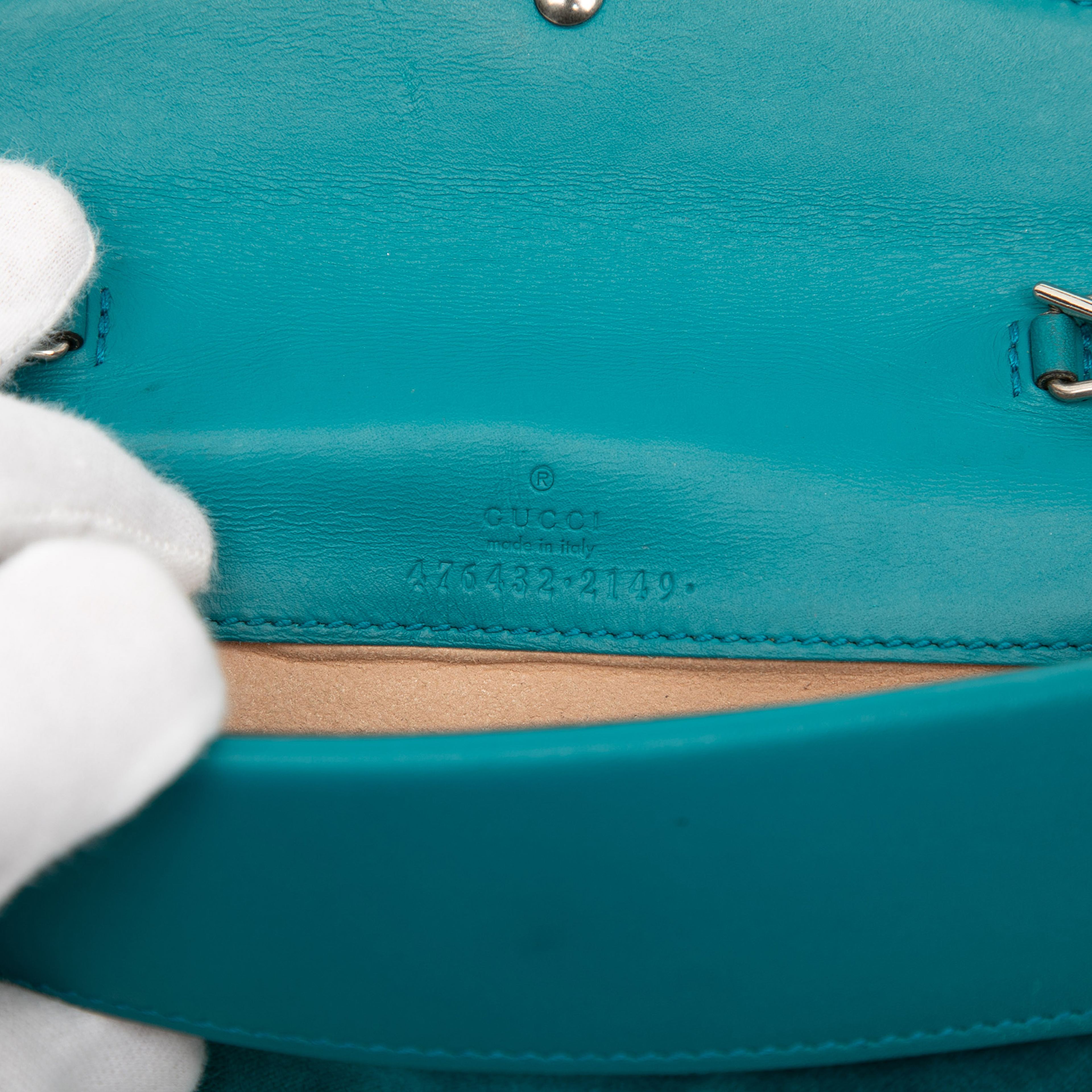 Gucci Mini Velvet Dionysus Crossbody, från Luxclusif, i färgen blue. Klicka för att öppna bilden i stort format