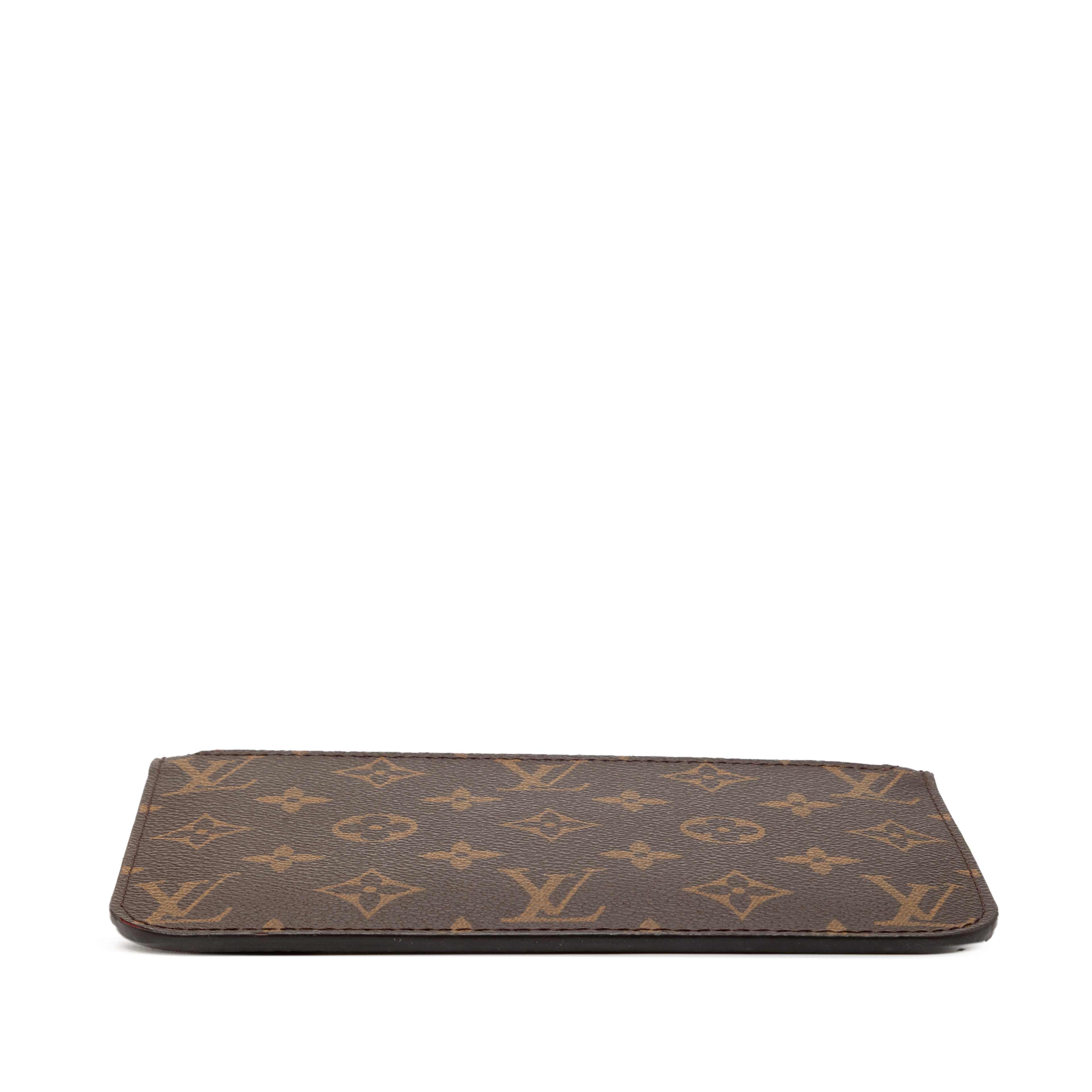 Louis Vuitton Monogram Neverfull Pouch, från Luxclusif, i färgen brown. Klicka för att öppna bilden i stort format
