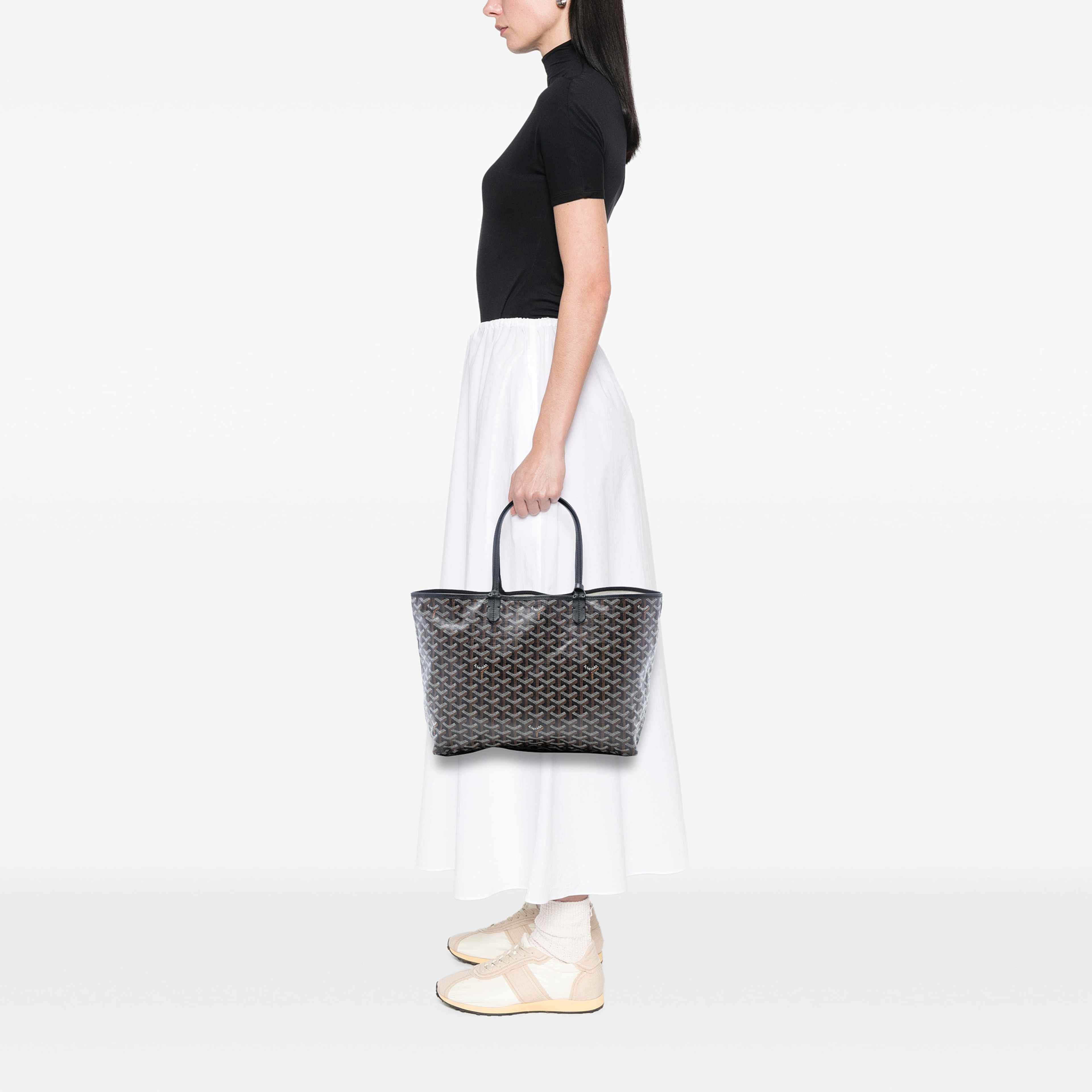 Goyard Goyardine Saint Louis Pm, från Luxclusif, i färgen svart. Klicka för att öppna bilden i stort format