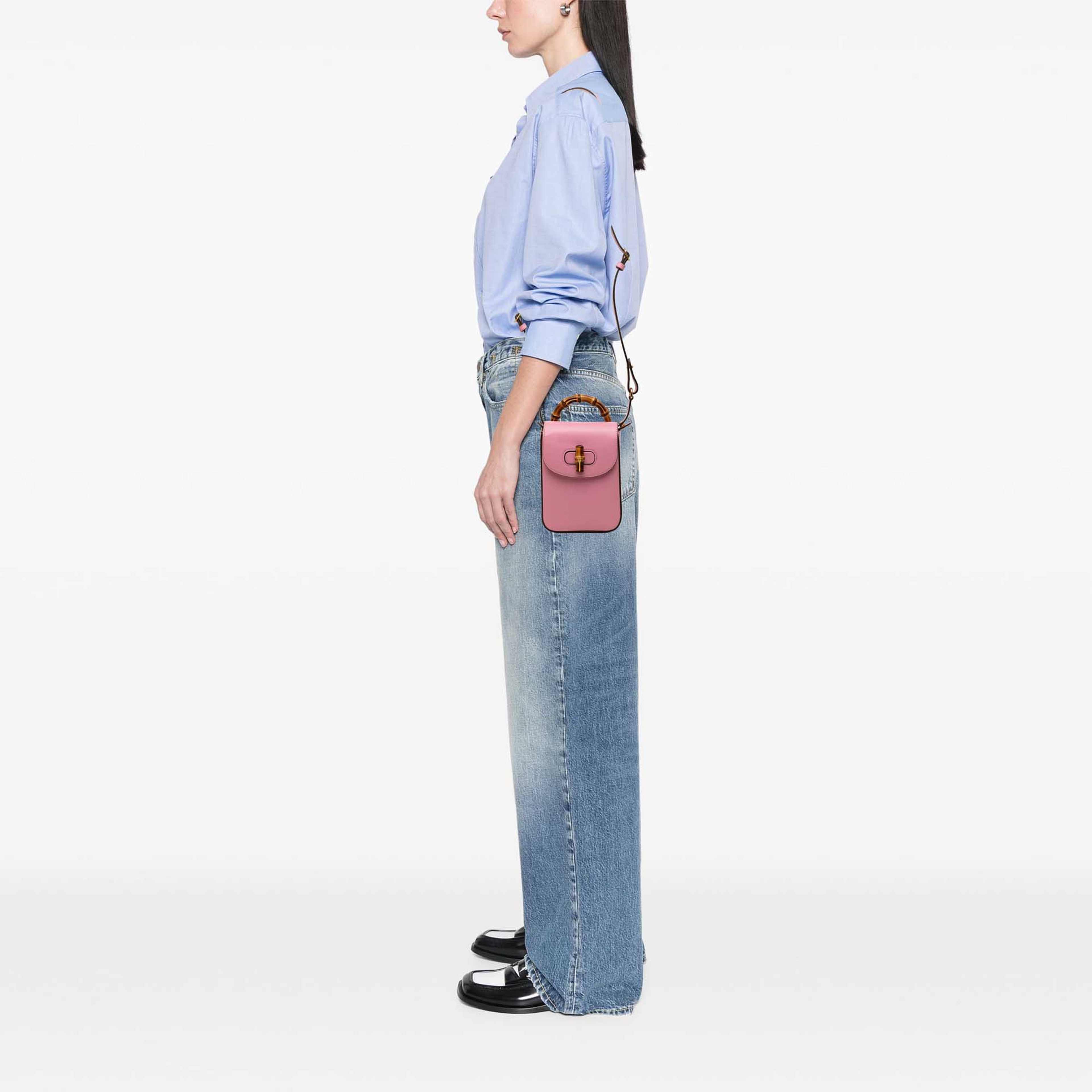 Gucci Mini Calfskin Bamboo Top Handle Bag, från Luxclusif, i färgen rosa. Klicka för att öppna bilden i stort format