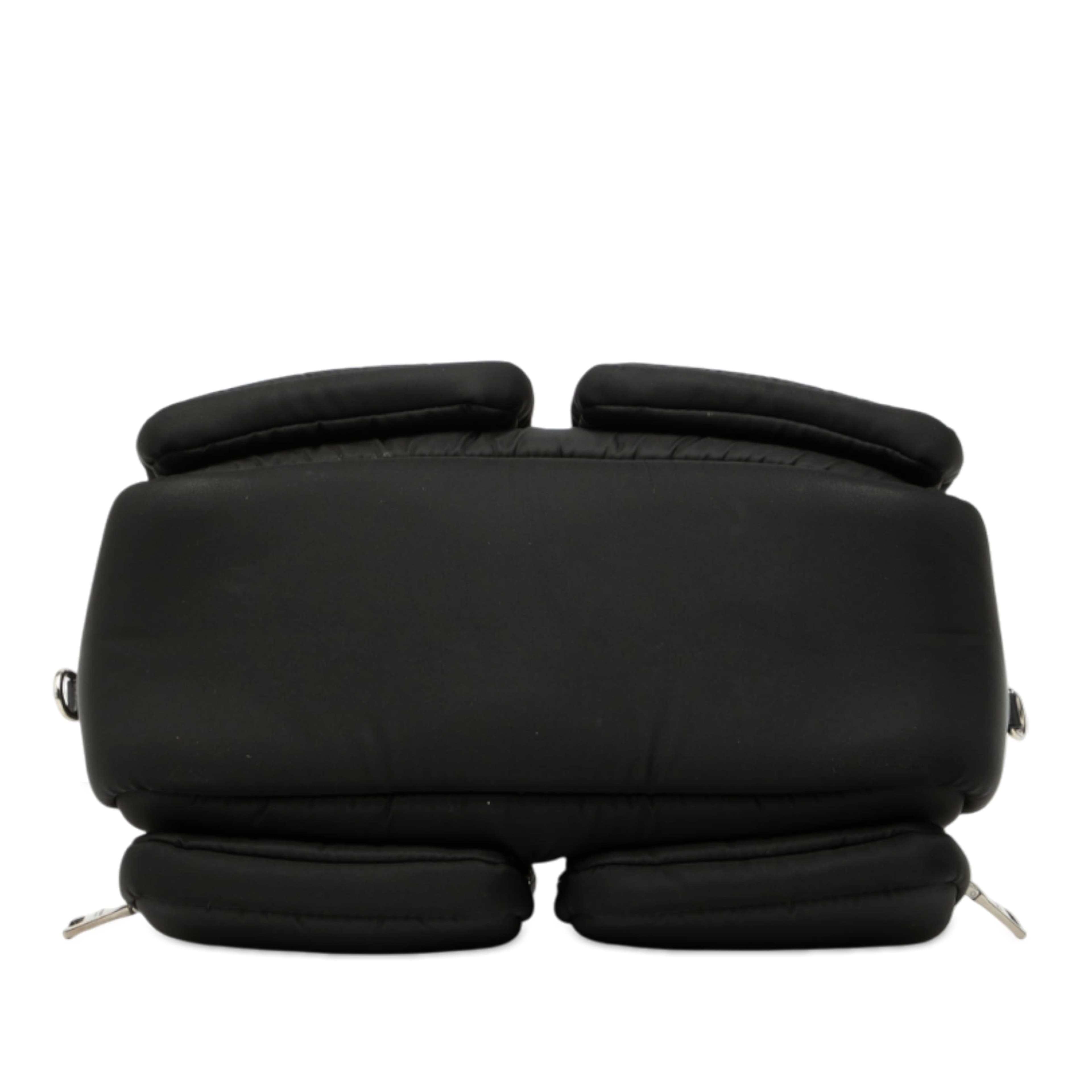 Prada Tessuto Pocket Top Handle Cargo Bag, från Luxclusif, i färgen black. Klicka för att öppna bilden i stort format