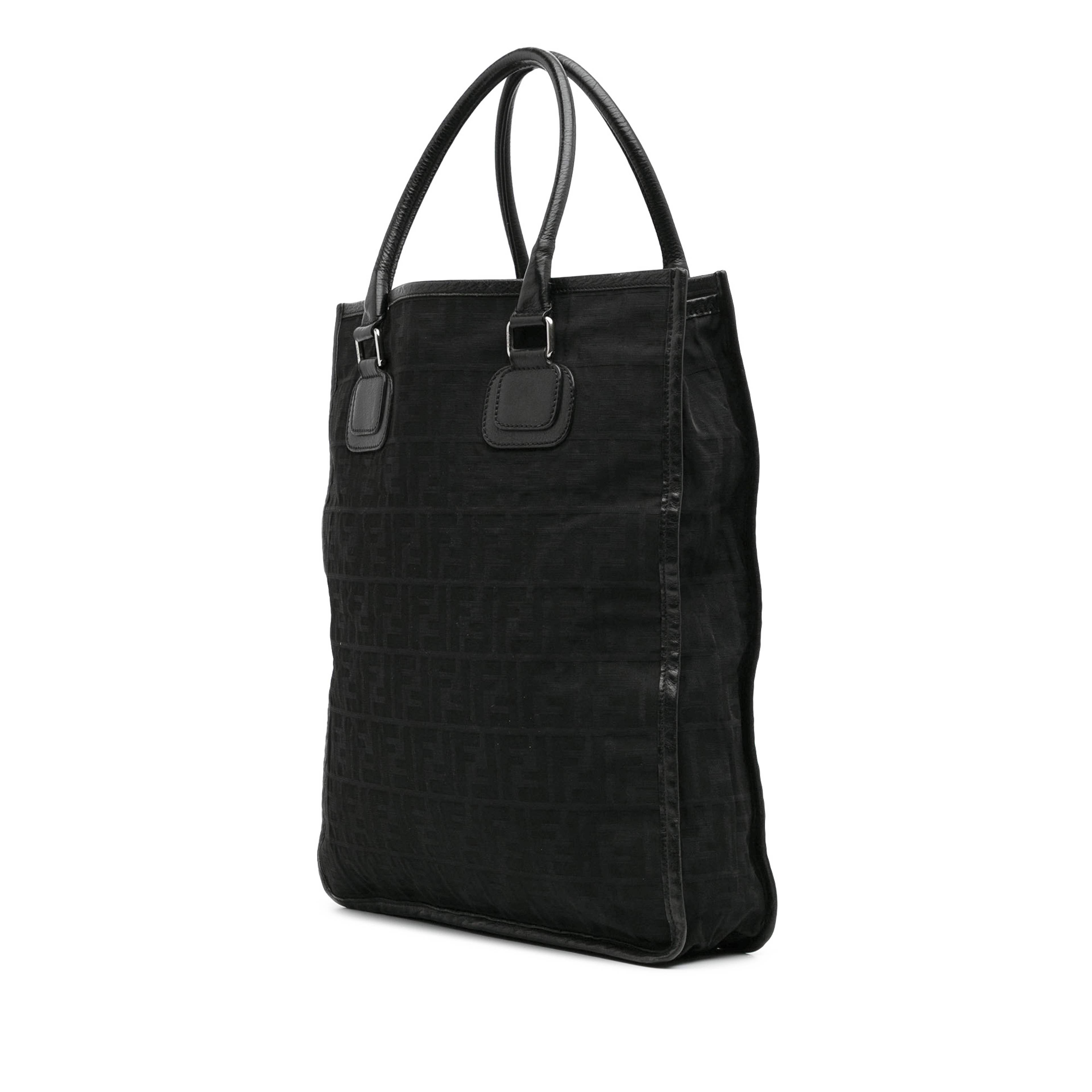 Fendi Zucca Canvas Tall Tote, från Luxclusif, i färgen black. Klicka för att öppna bilden i stort format