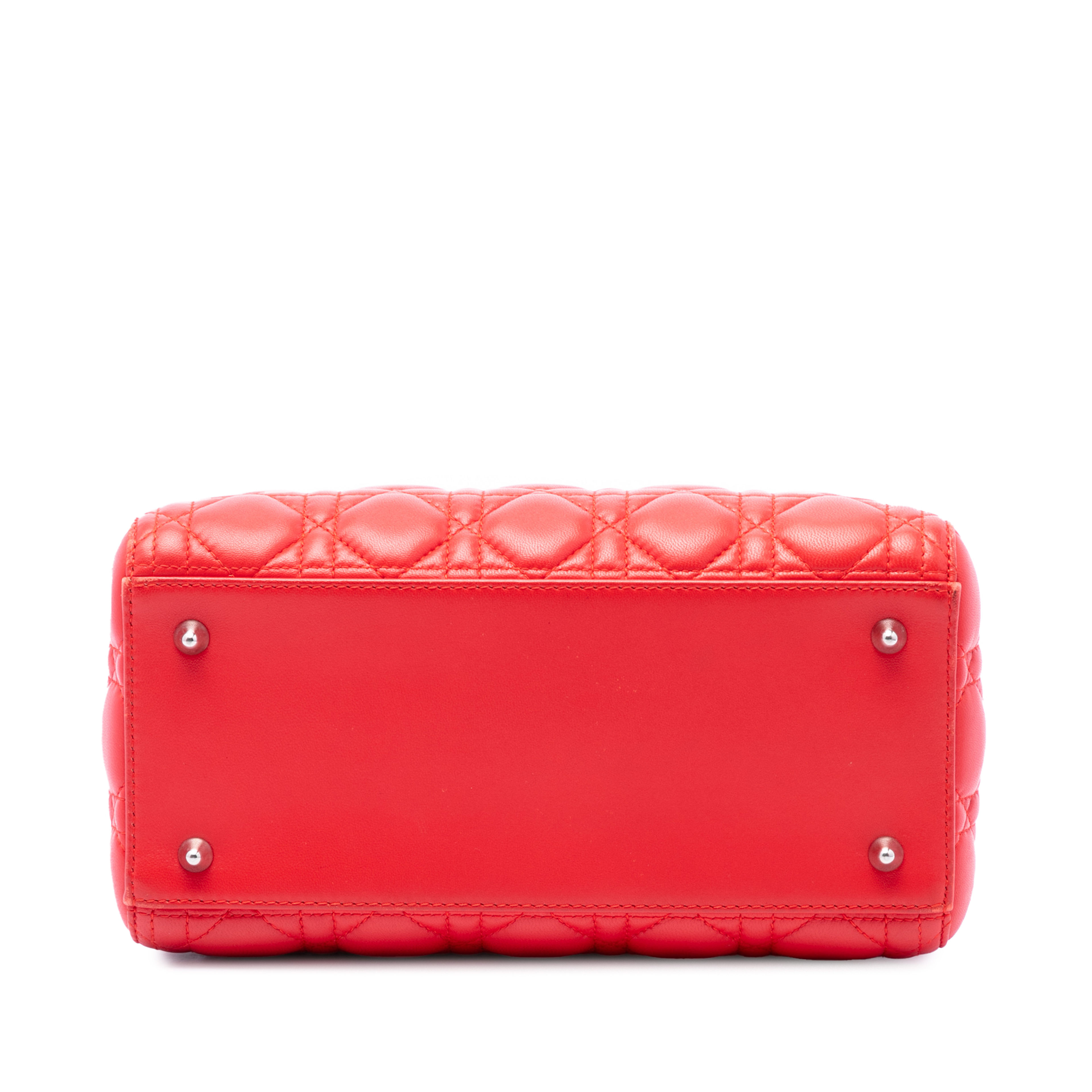 Dior Medium Lambskin Cannage Lady Dior, från Luxclusif, i färgen röd. Klicka för att öppna bilden i stort format