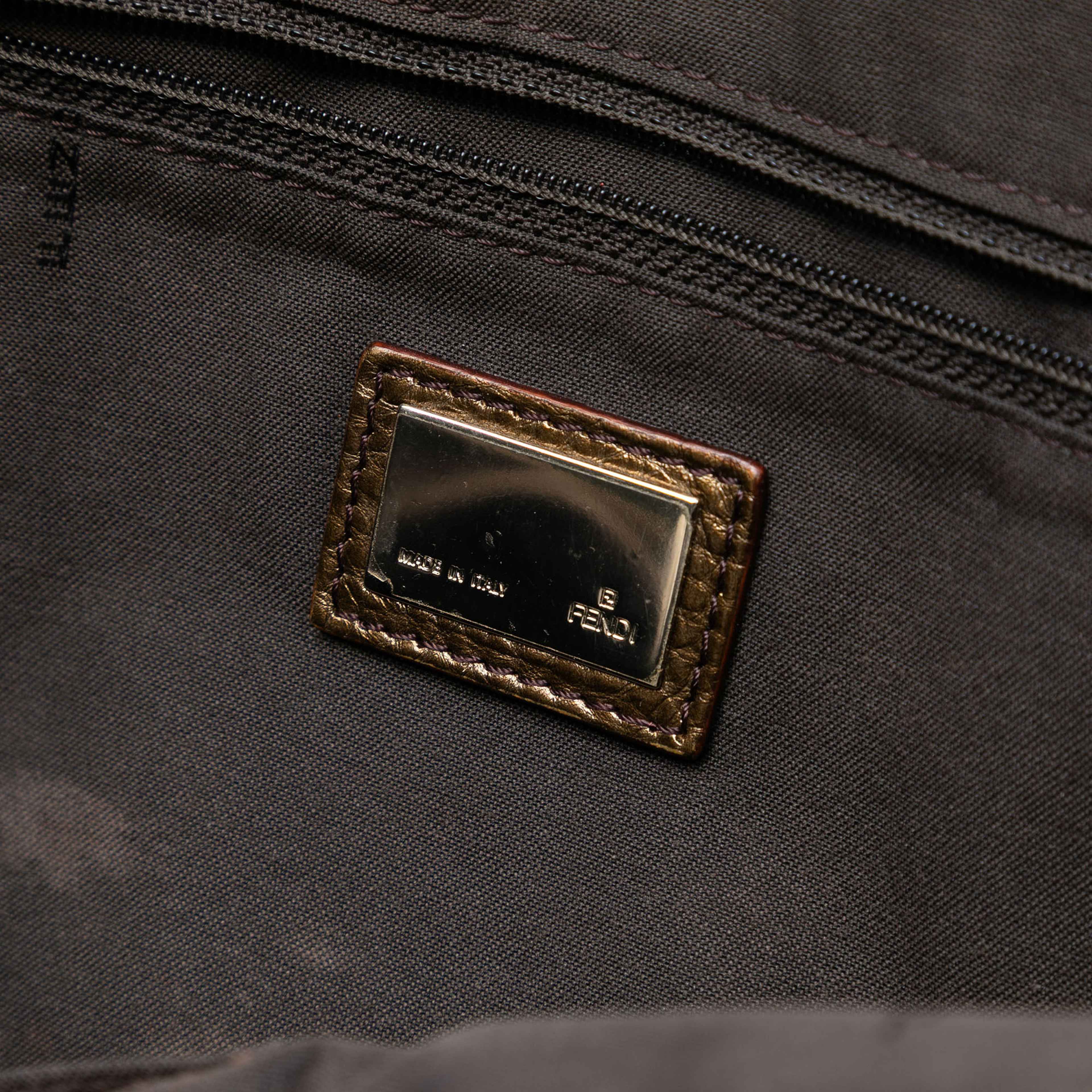 Fendi Zucchino Canvas Tote, från Luxclusif, i färgen beige. Klicka för att öppna bilden i stort format