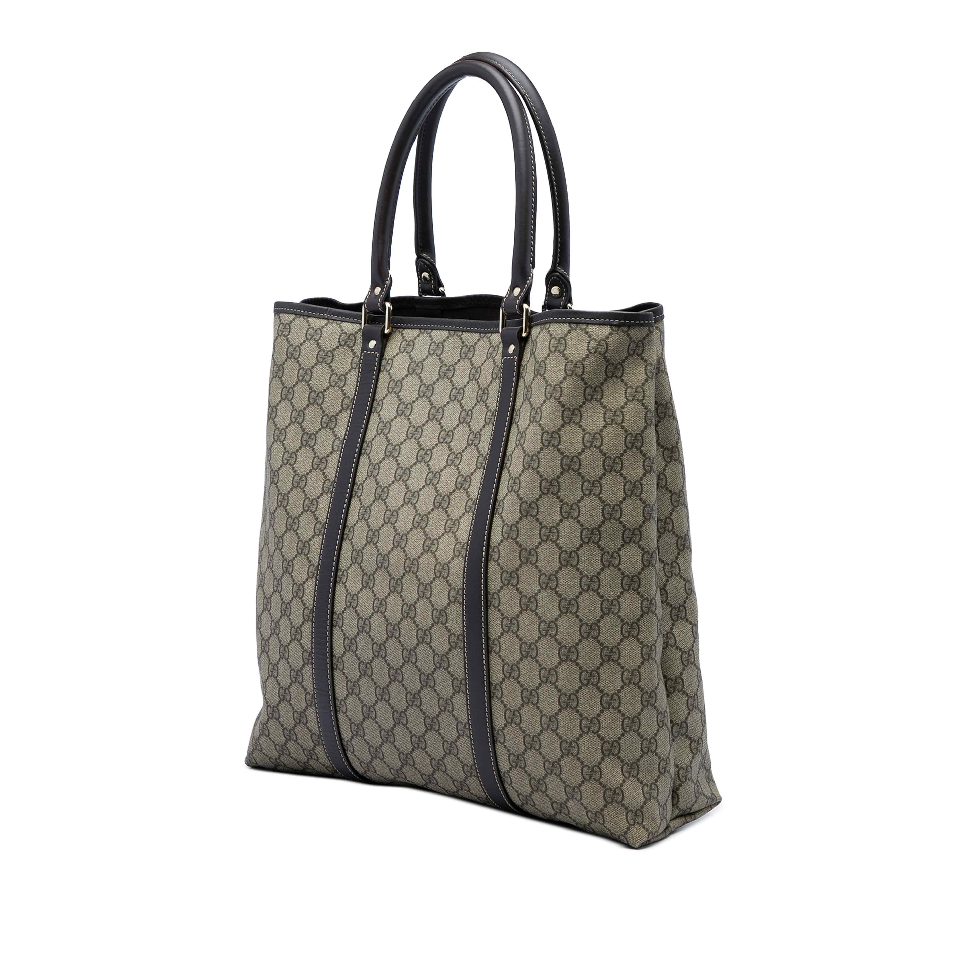 Gucci Gg Supreme Joy Vertical Tote, från Luxclusif, i färgen beige. Klicka för att öppna bilden i stort format