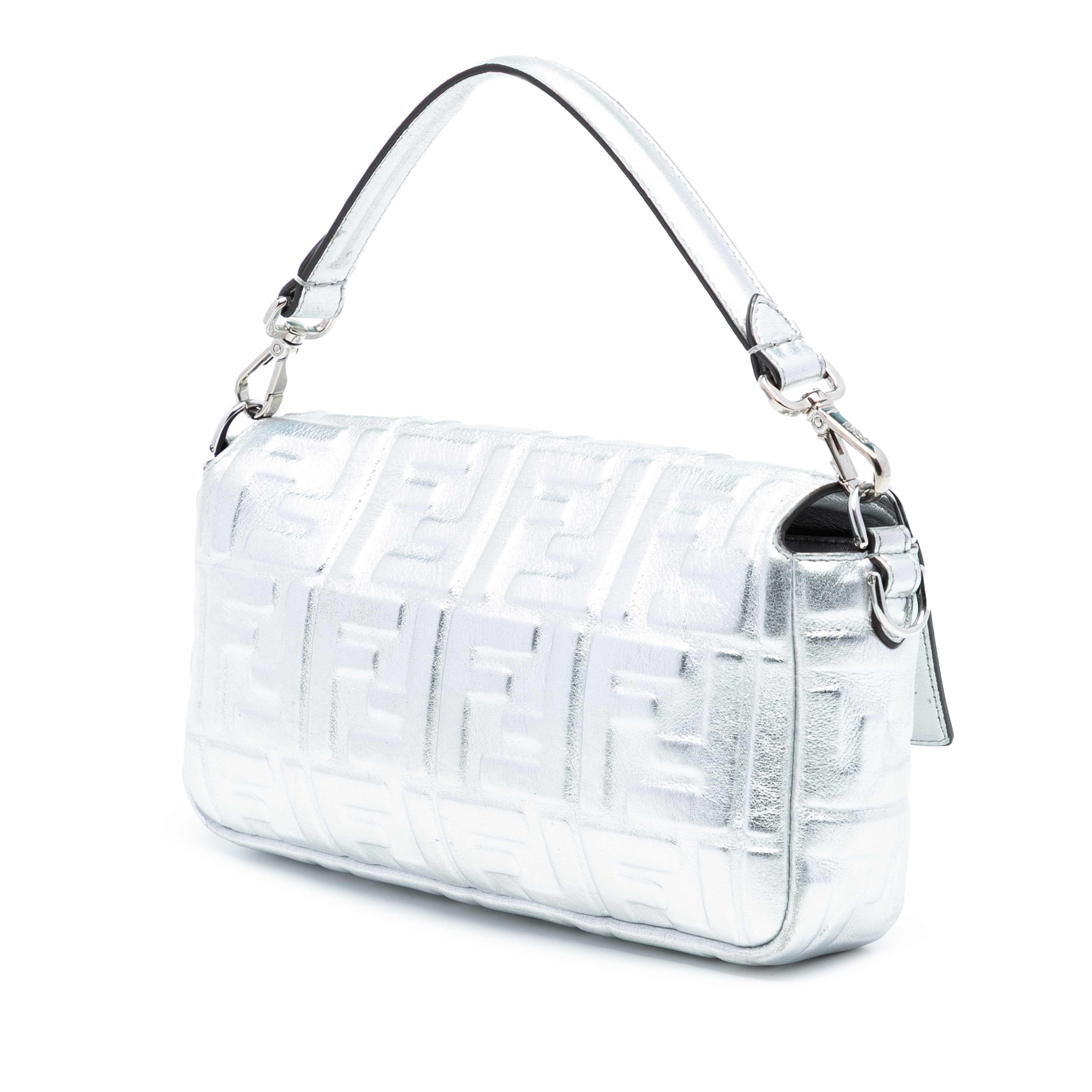 Fendi Medium Metallic Leather Embossed Ff Baguette Satchel, från Luxclusif, i färgen silver. Klicka för att öppna bilden i stort format