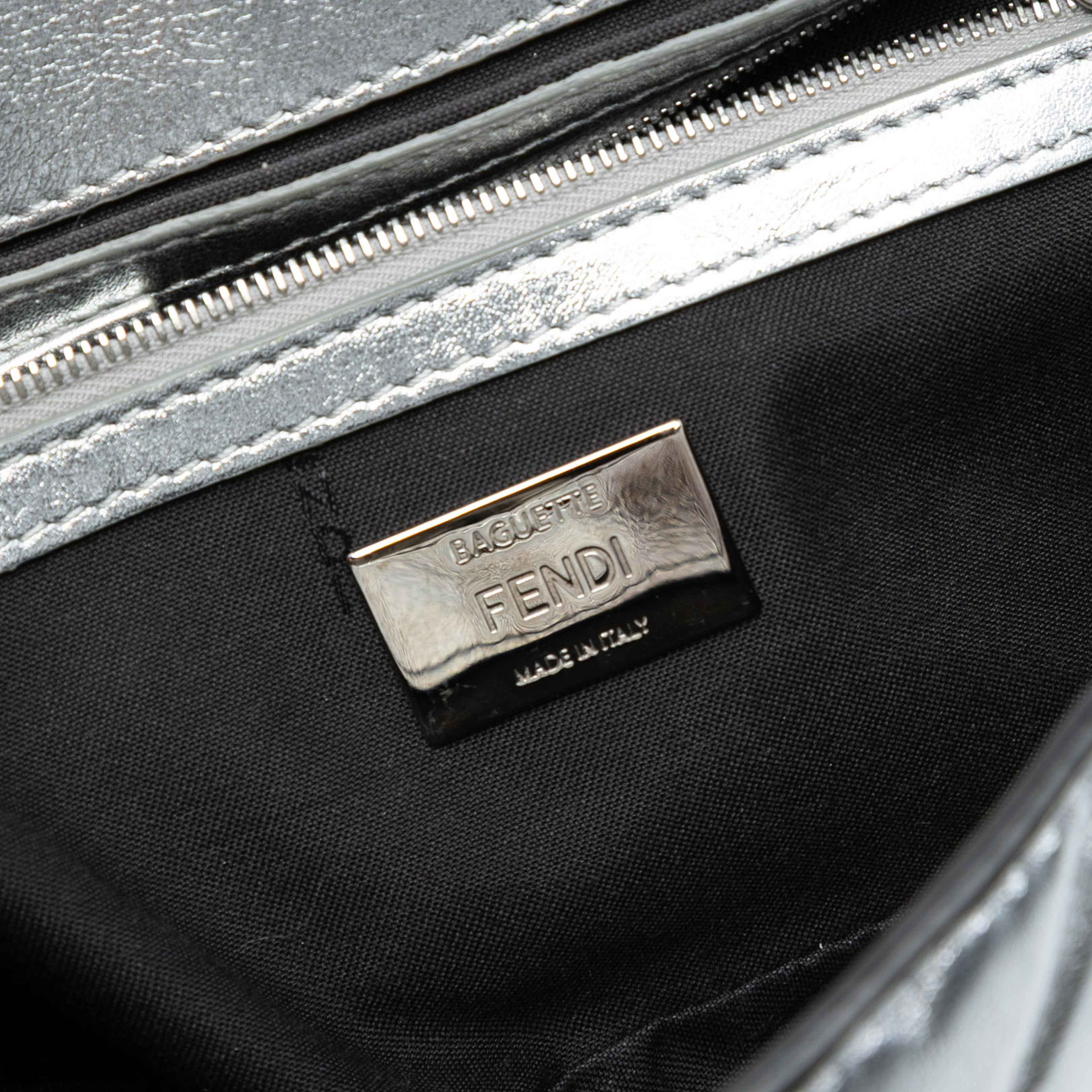 Fendi Medium Metallic Leather Embossed Ff Baguette Satchel, från Luxclusif, i färgen silver. Klicka för att öppna bilden i stort format