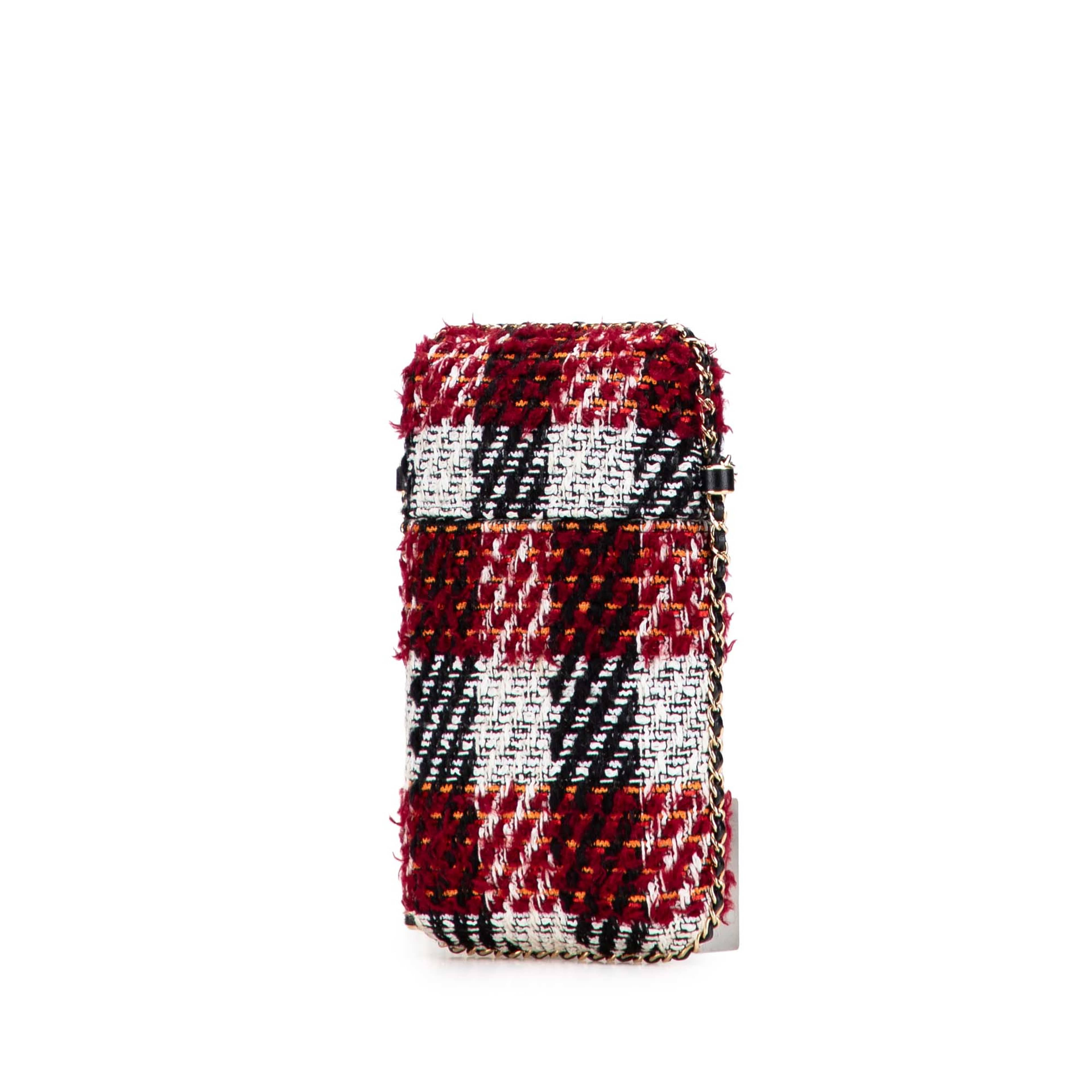 Chanel Tweed Chain Around Phone Holder, från Luxclusif, i färgen red.