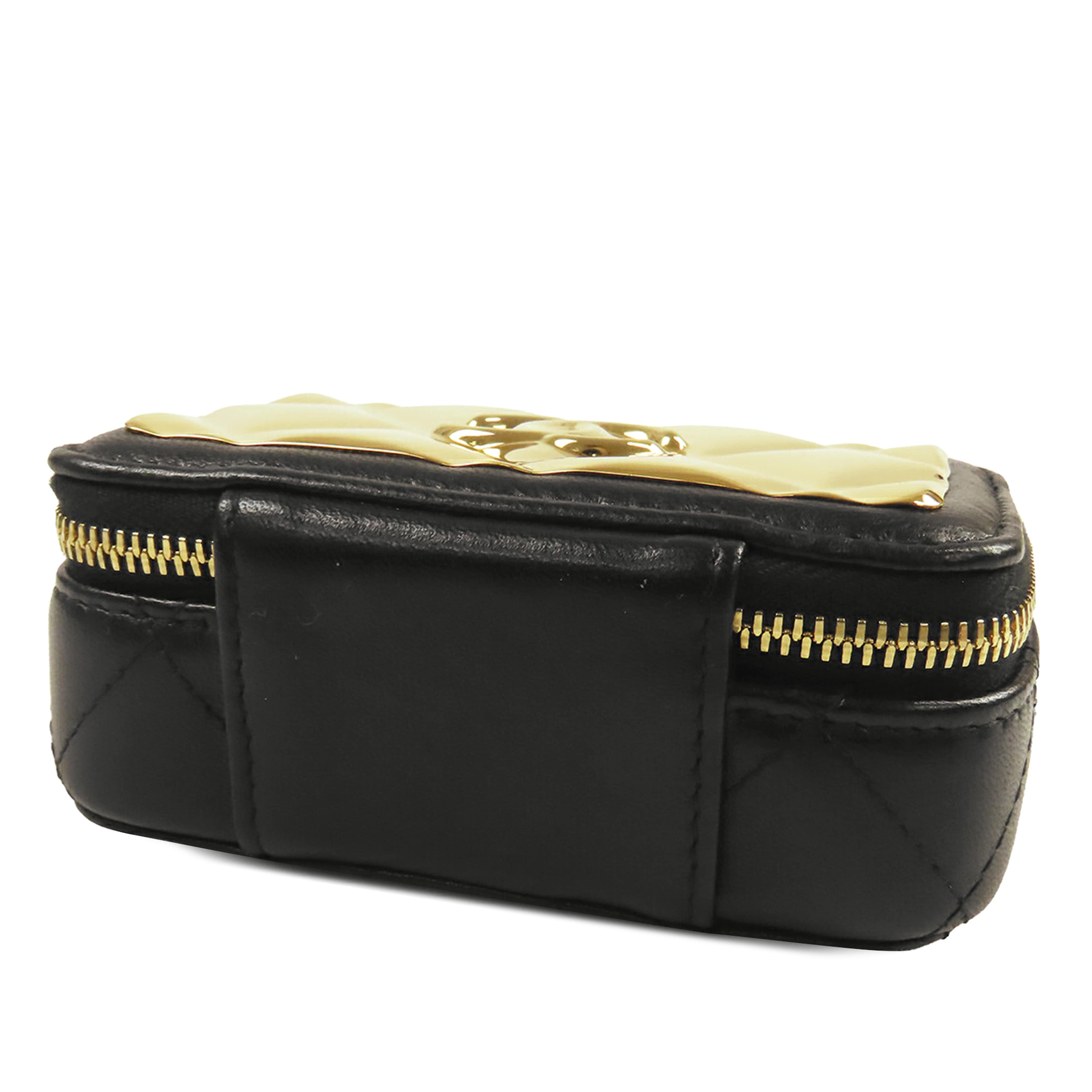 Chanel Extra Mini Cc Quilted Golden Plate Vanity Crossbody, från Luxclusif, i färgen black. Klicka för att öppna bilden i stort format
