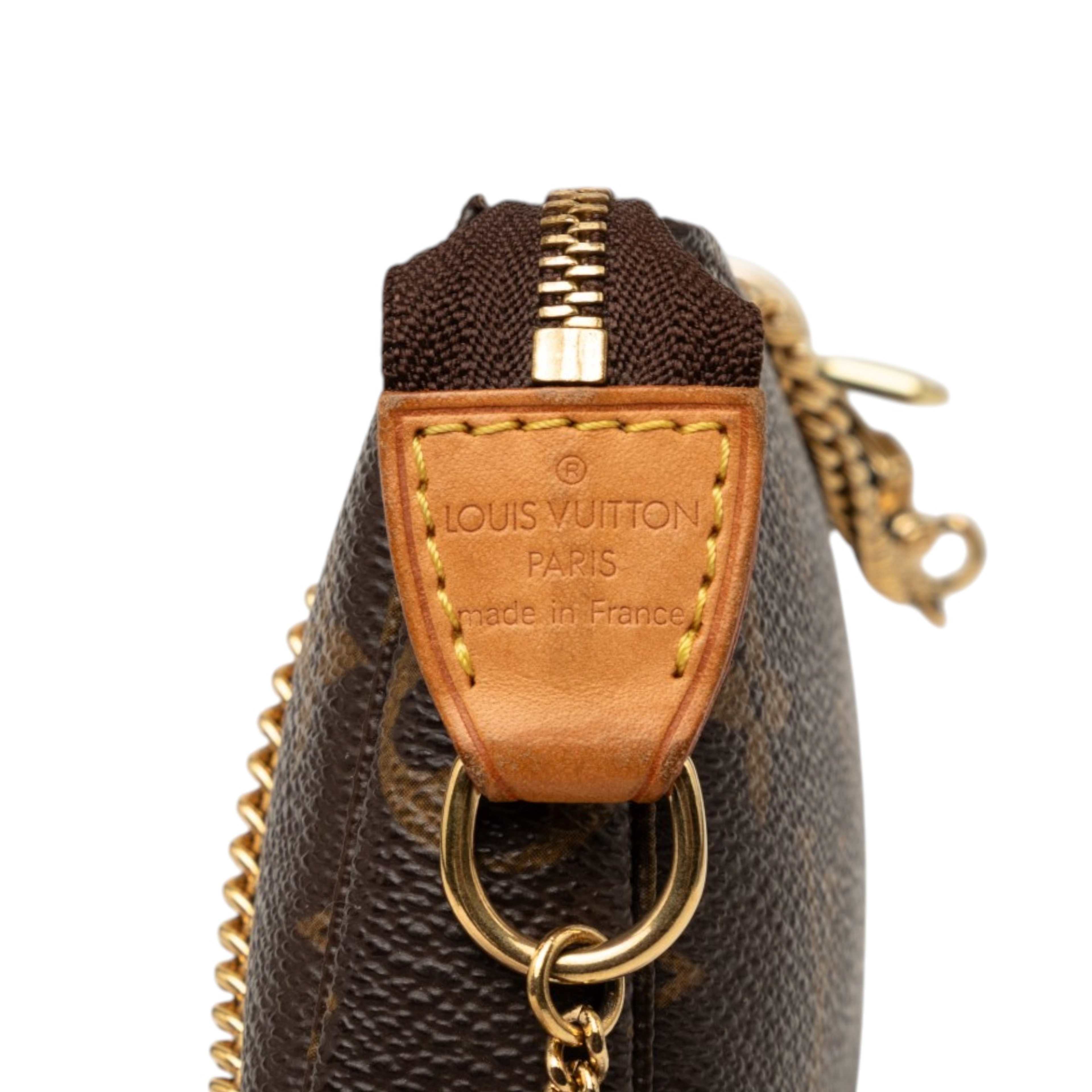 Louis Vuitton Monogram Mini Pochette Accessoires, från Luxclusif, i färgen brun. Klicka för att öppna bilden i stort format