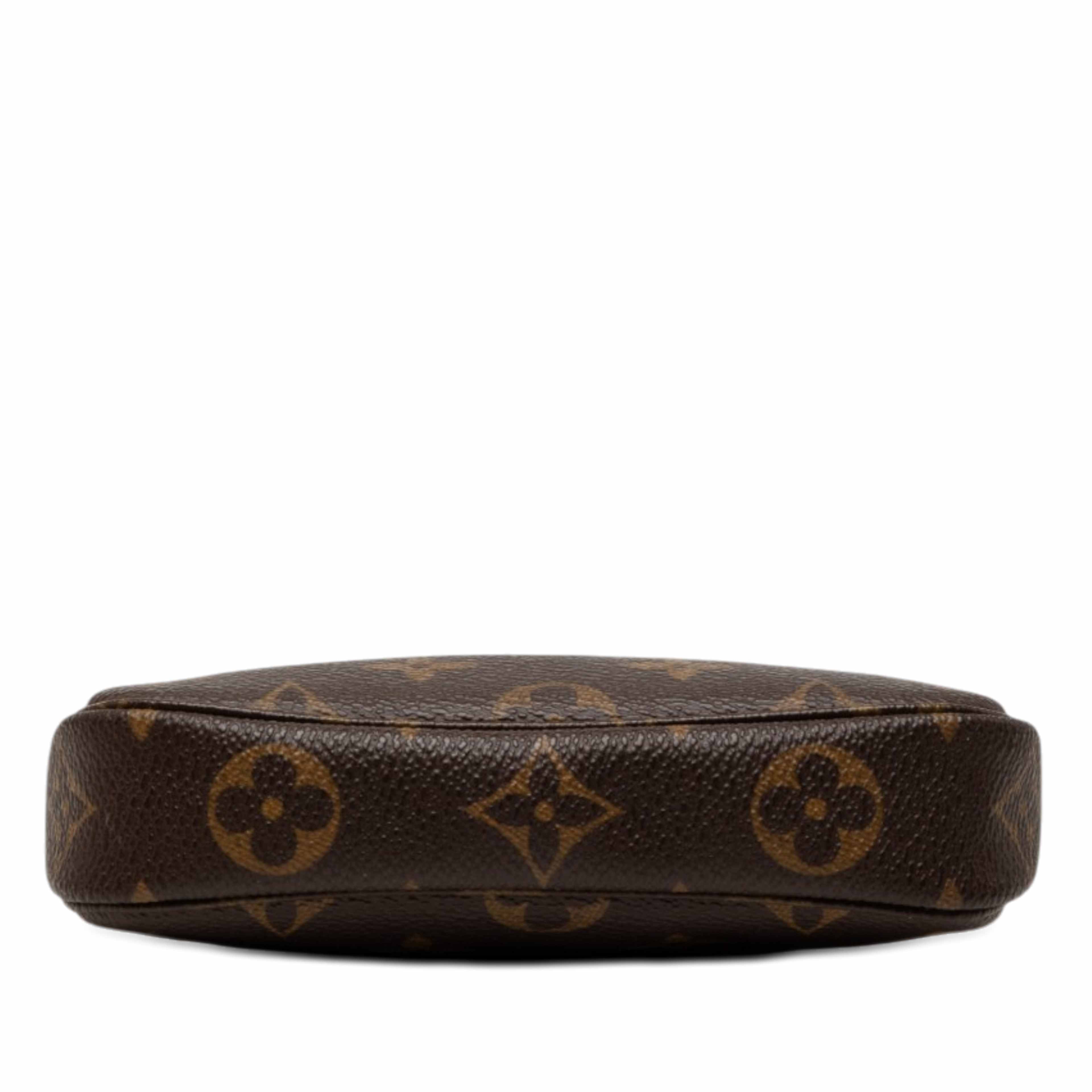 Louis Vuitton Monogram Mini Pochette Accessoires, från Luxclusif, i färgen brun. Klicka för att öppna bilden i stort format