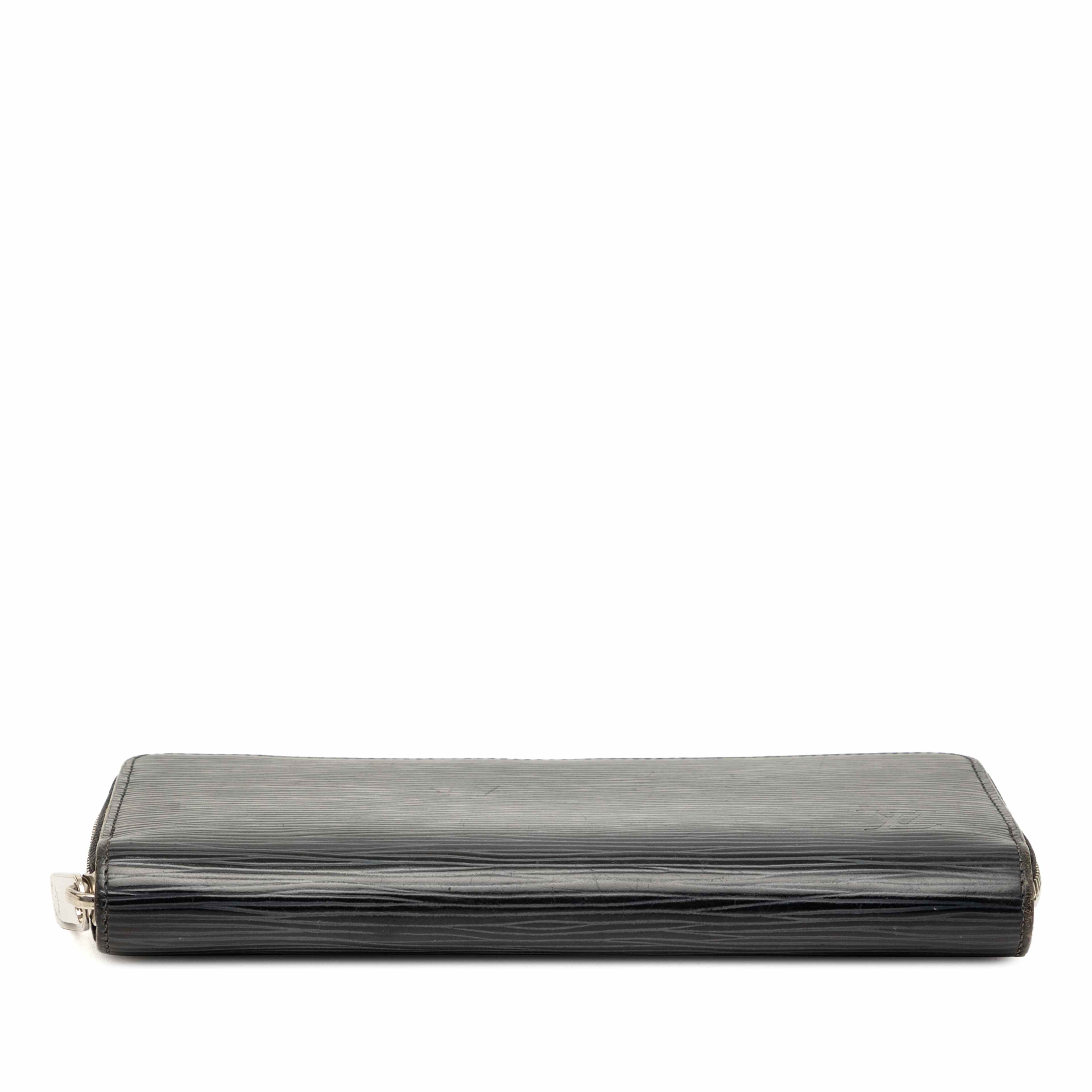 Louis Vuitton Epi Zippy Long Wallet, från Luxclusif, i färgen svart. Klicka för att öppna bilden i stort format