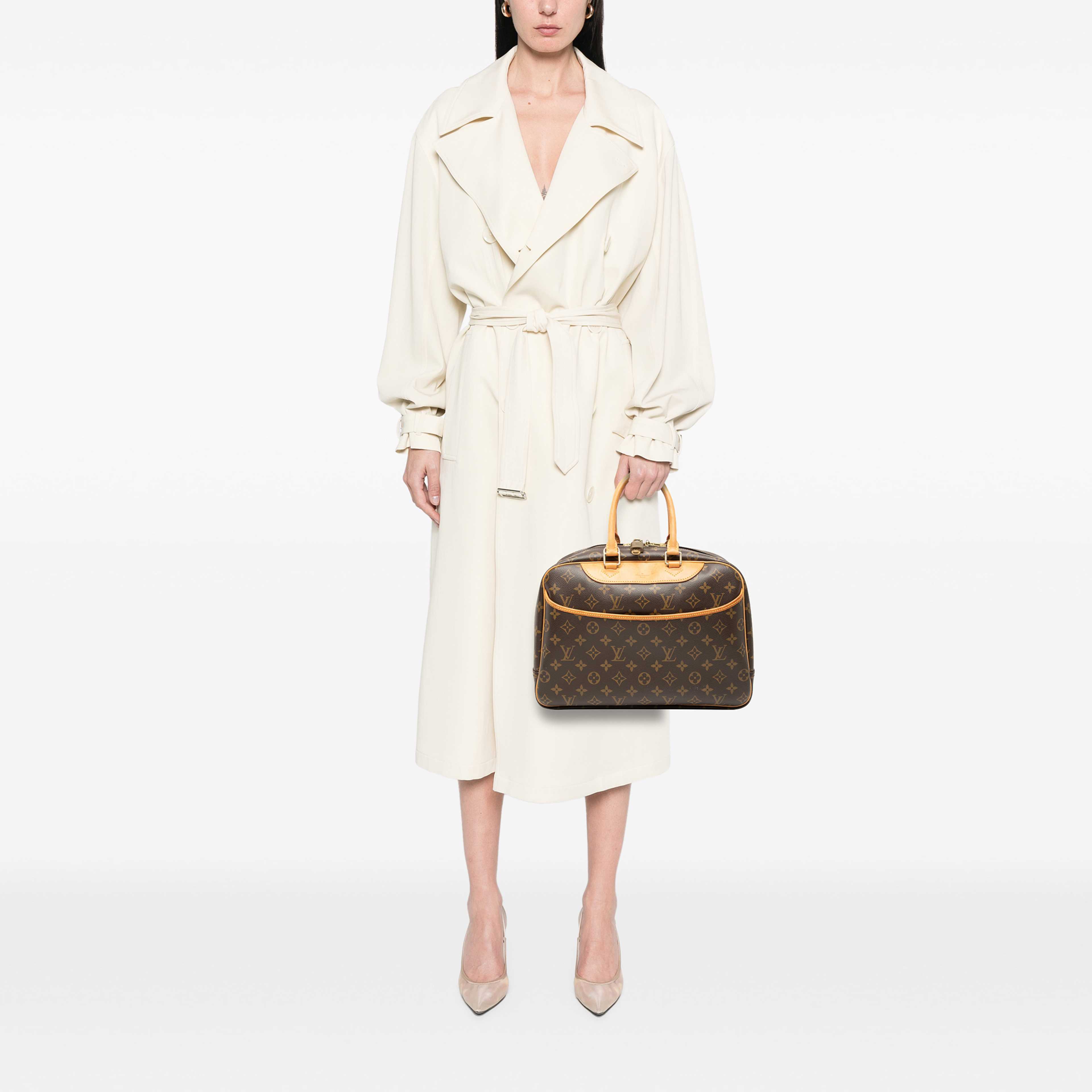Louis Vuitton Monogram Deauville, från Luxclusif, i färgen brun. Klicka för att öppna bilden i stort format