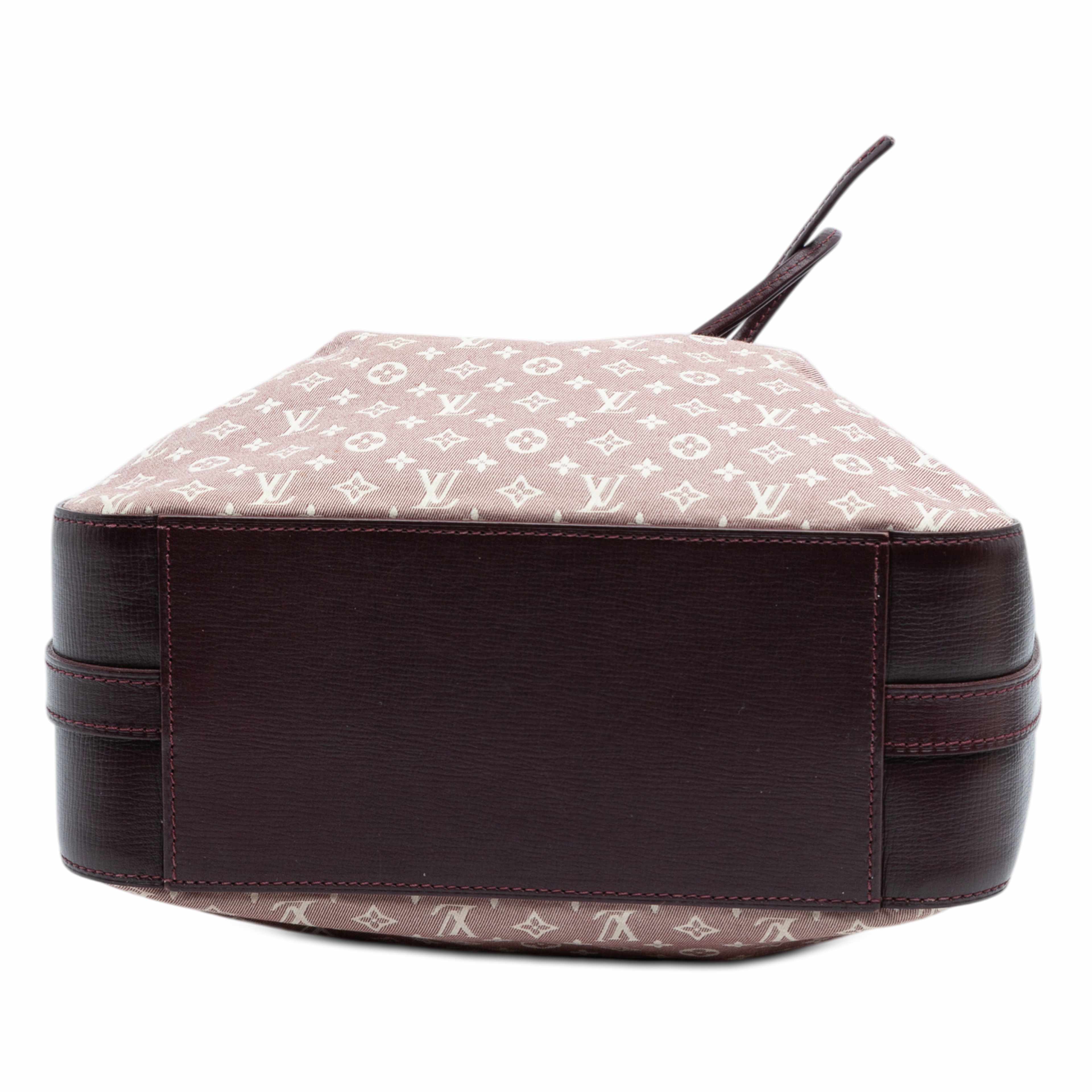 Louis Vuitton Monogram Mini Lin Idylle Noe Pm, från Luxclusif, i färgen bordeaux. Klicka för att öppna bilden i stort format