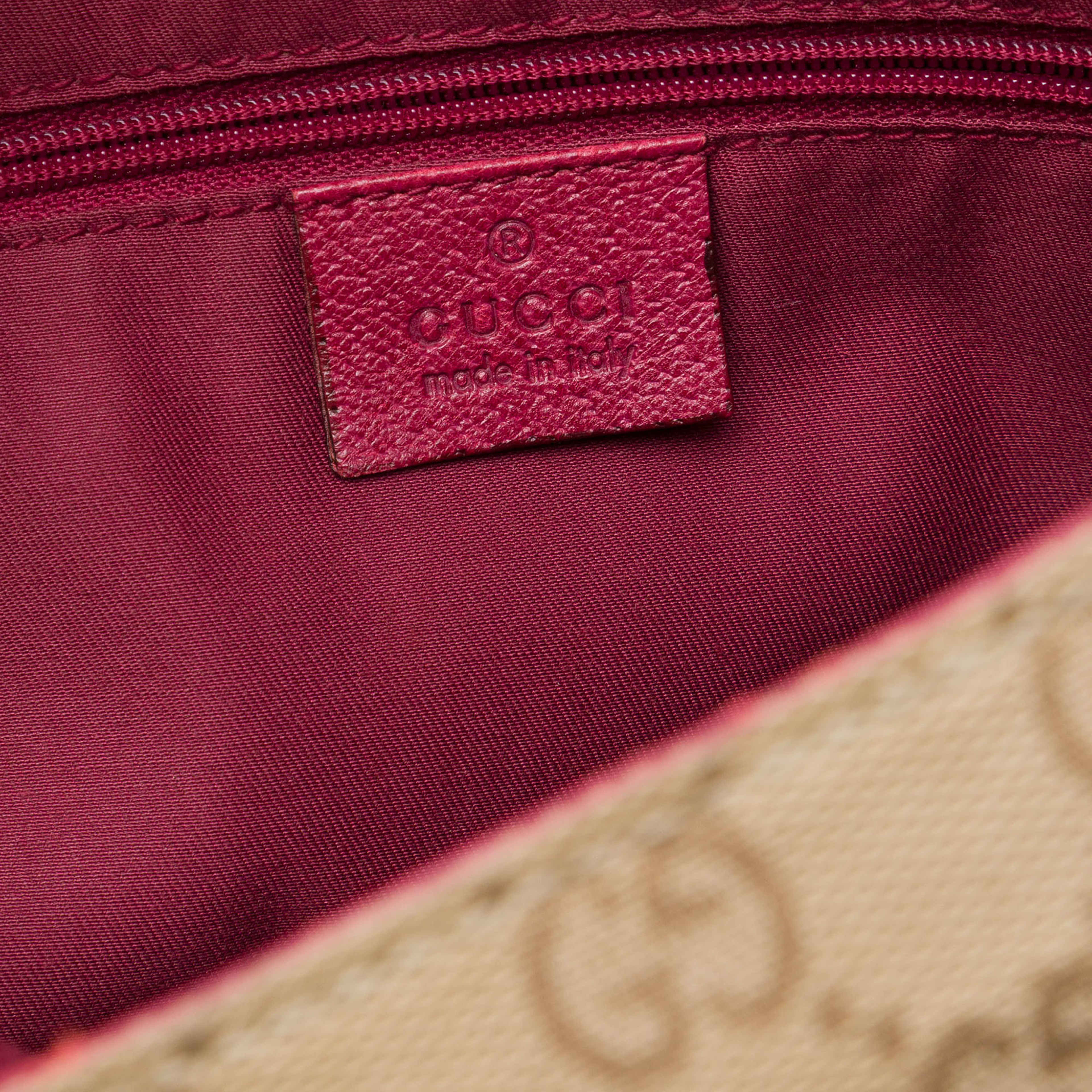 Gucci Gg Canvas Eclipse Shoulder Bag, från Luxclusif, i färgen beige. Klicka för att öppna bilden i stort format