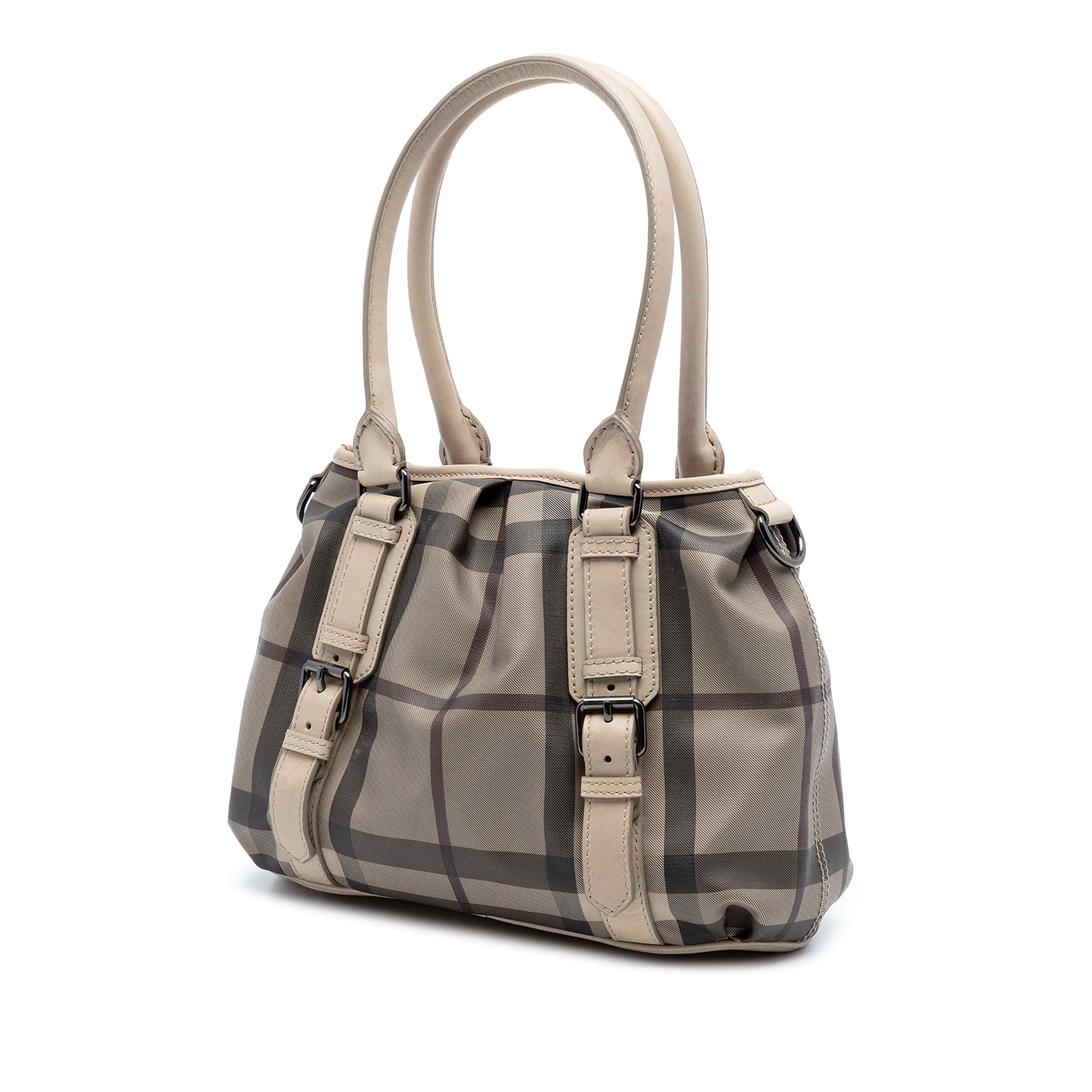 Burberry Small Smoke Check Coated Canvas Northfield Satchel, från Luxclusif, i färgen beige. Klicka för att öppna bilden i stort format