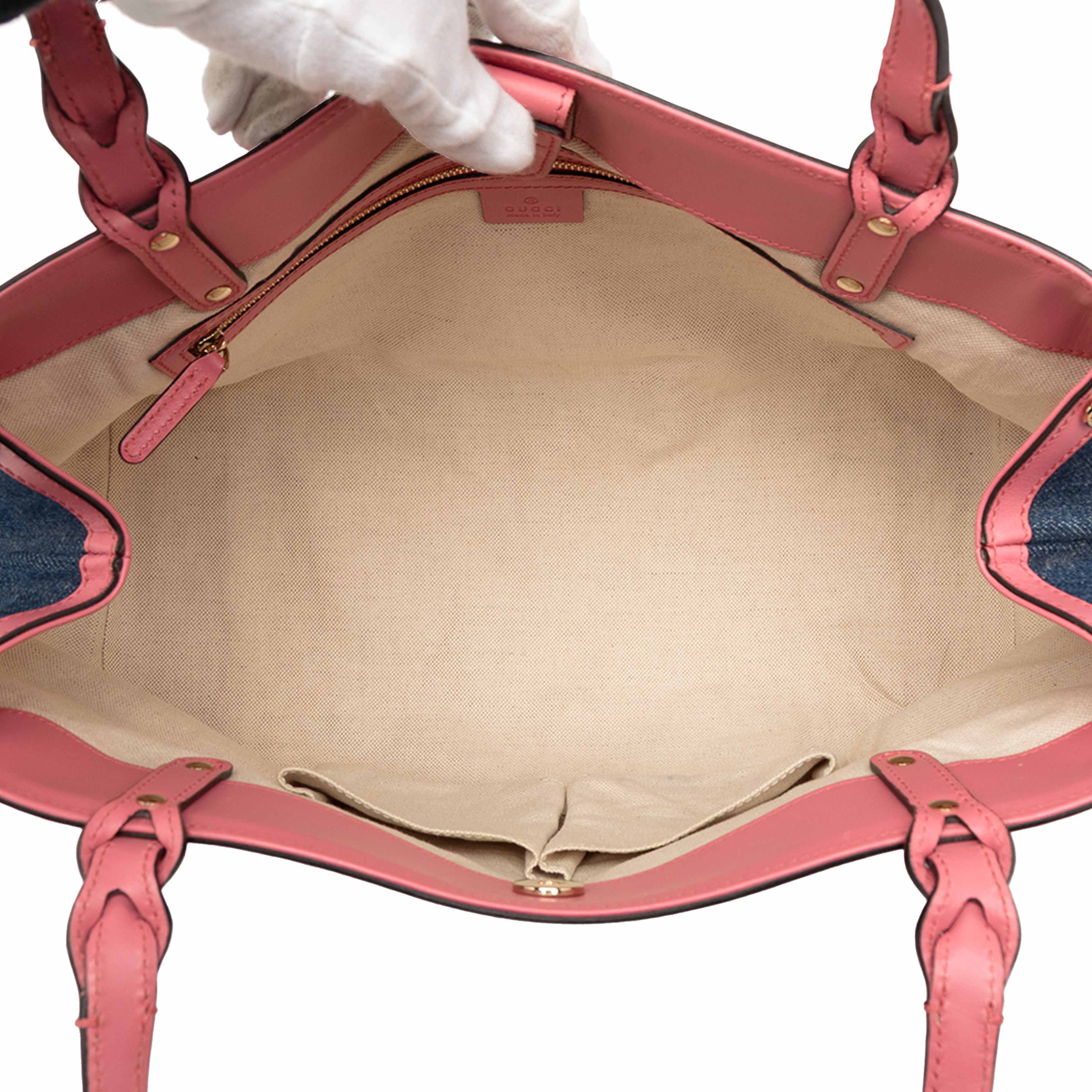 Gucci Denim Craft Tote, från Luxclusif, i färgen denim. Klicka för att öppna bilden i stort format