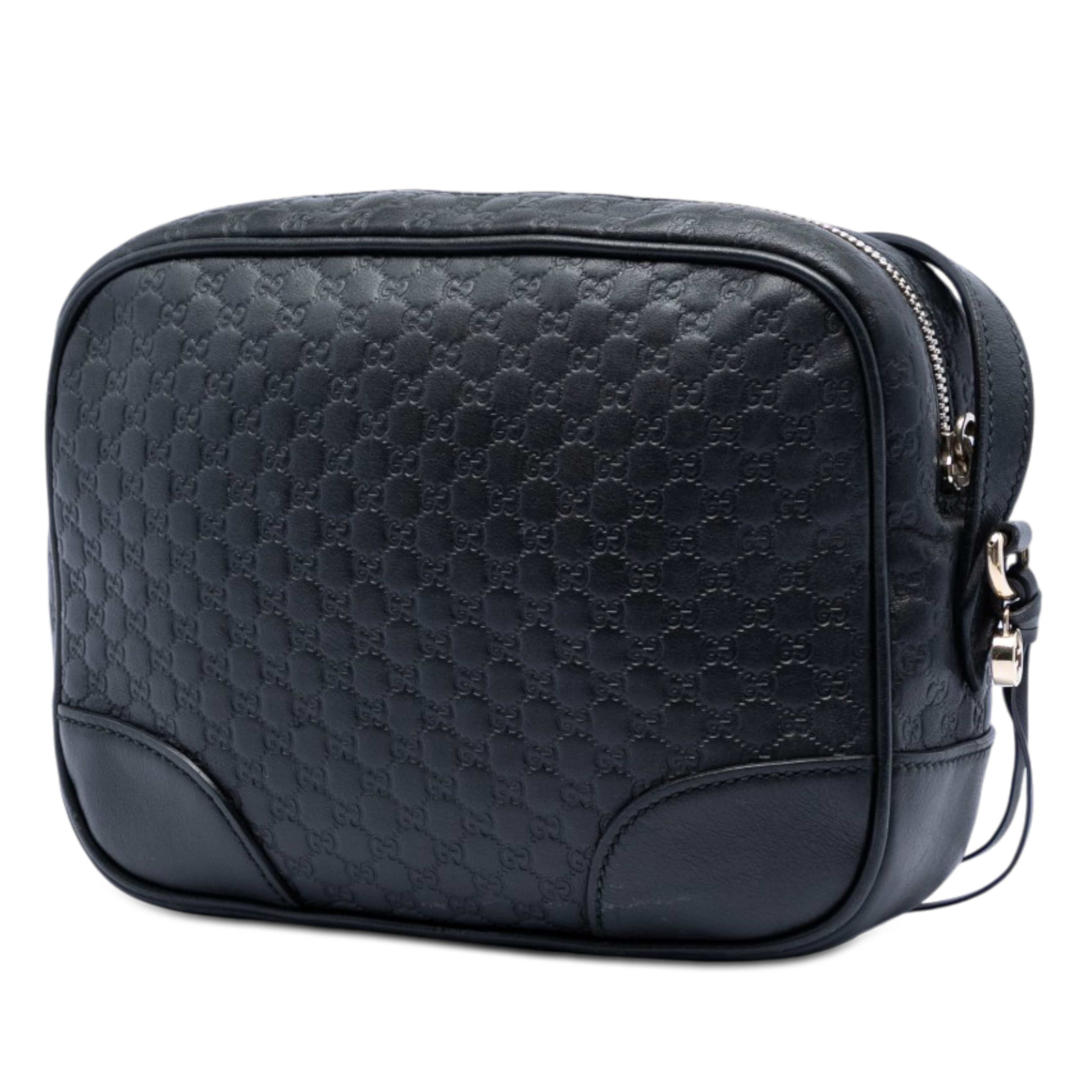 Gucci Microguccissima Bree Crossbody, från Luxclusif, i färgen black. Klicka för att öppna bilden i stort format