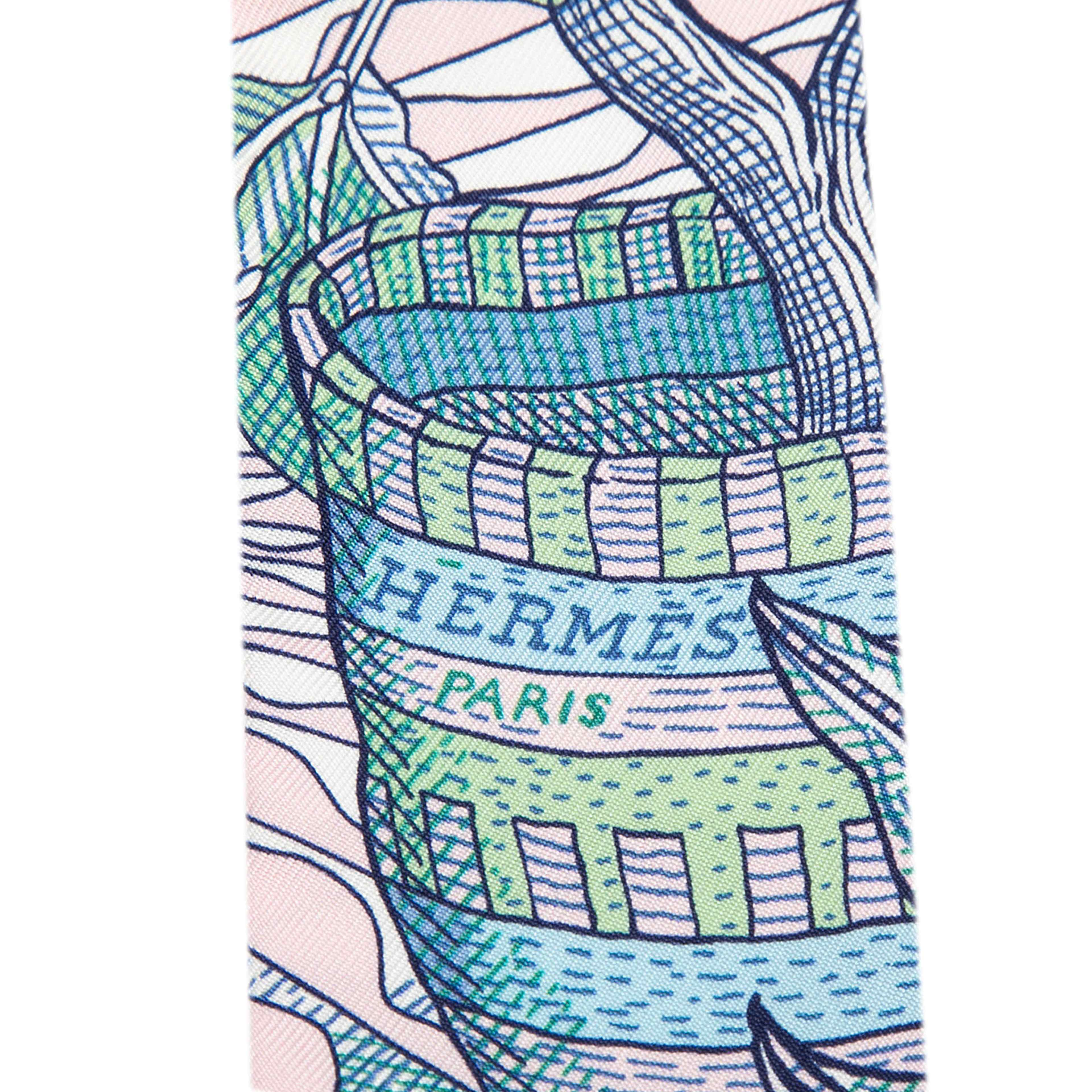 Hermès La Danse Des Amazones Silk Twilly Scarf, från Luxclusif, i färgen light pink. Klicka för att öppna bilden i stort format